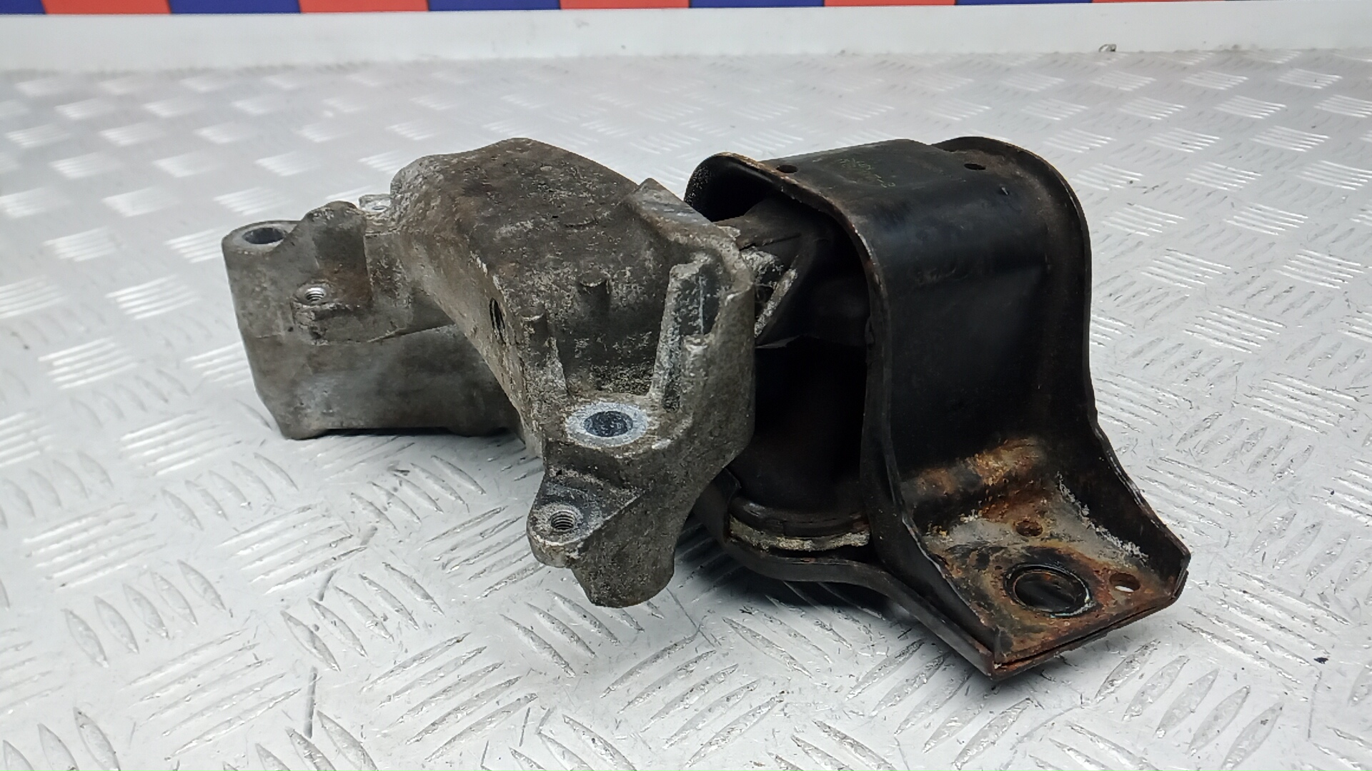 Опора двигателя