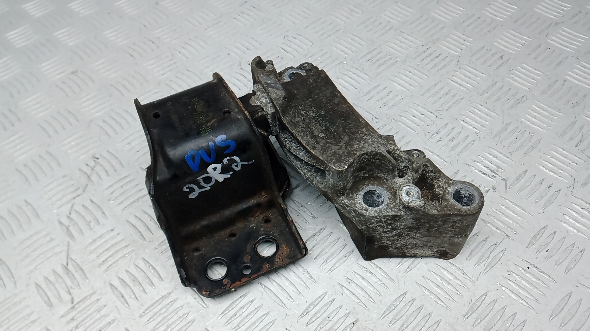 Опора двигателя