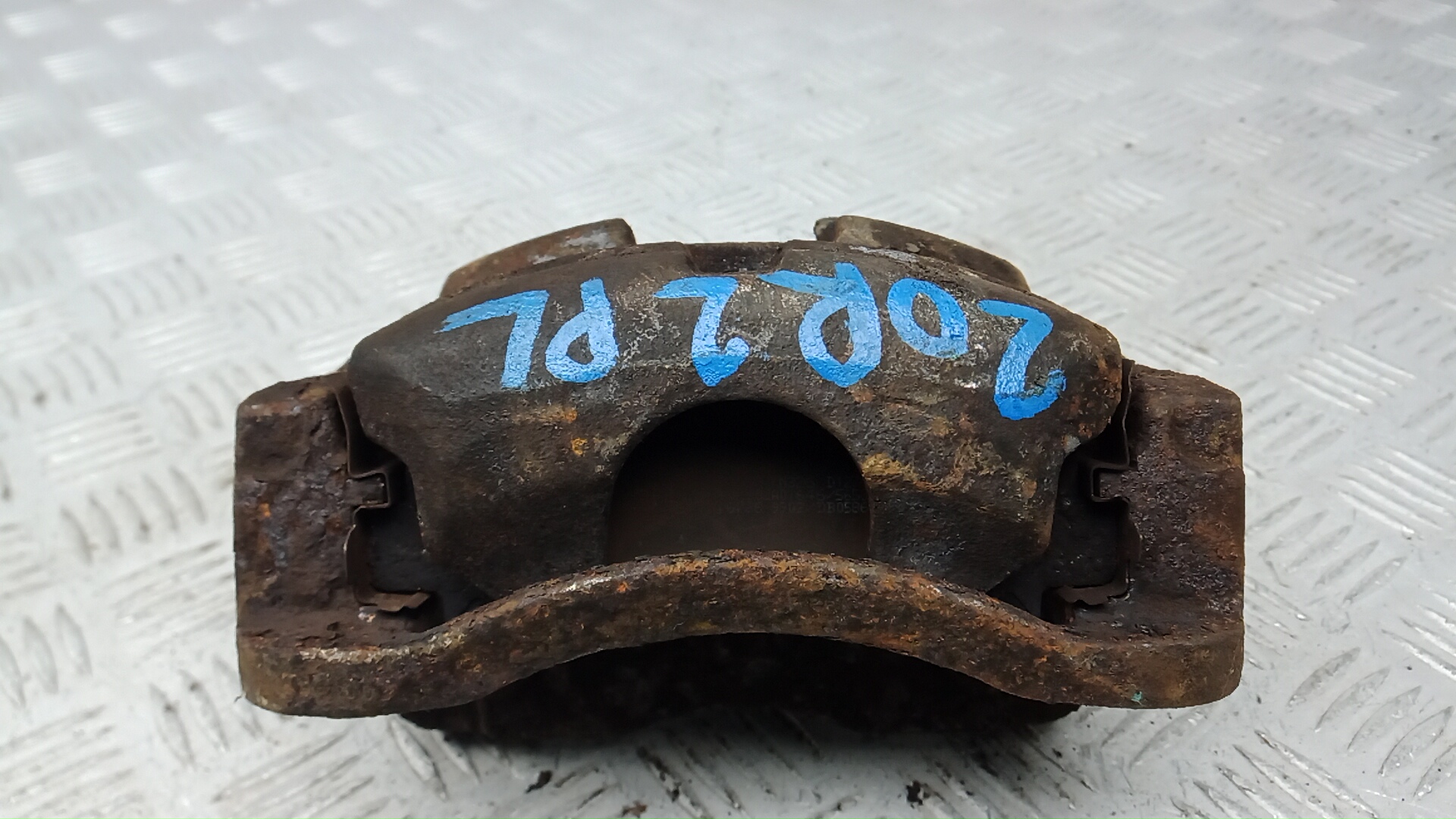 Суппорт передний левый