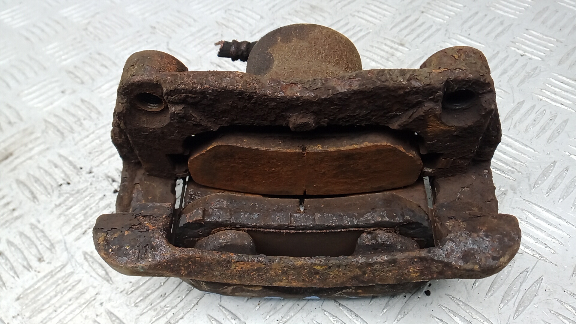 Суппорт передний левый