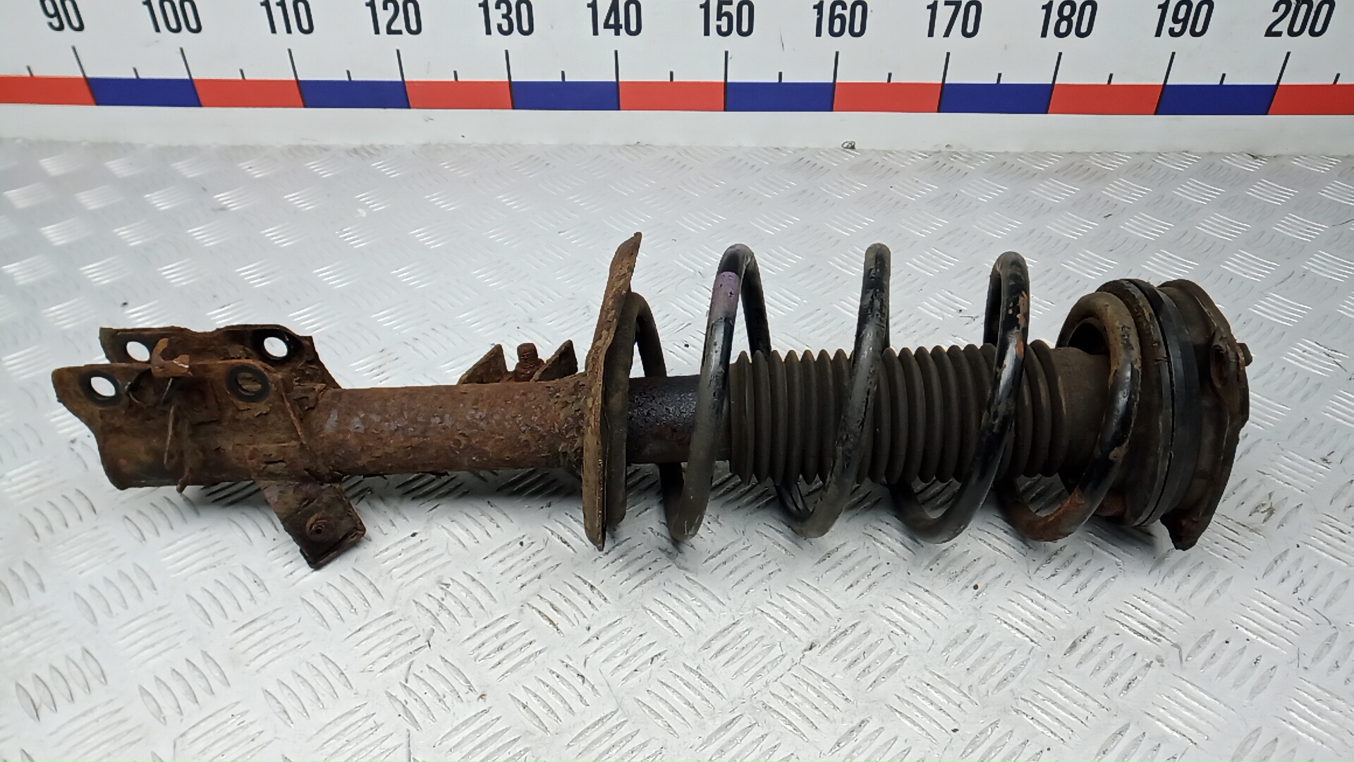 Амортизатор передний правый