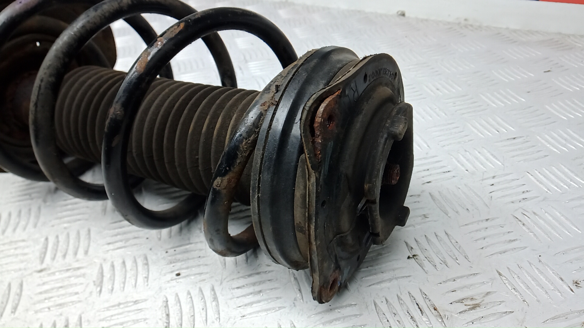 Амортизатор передний правый