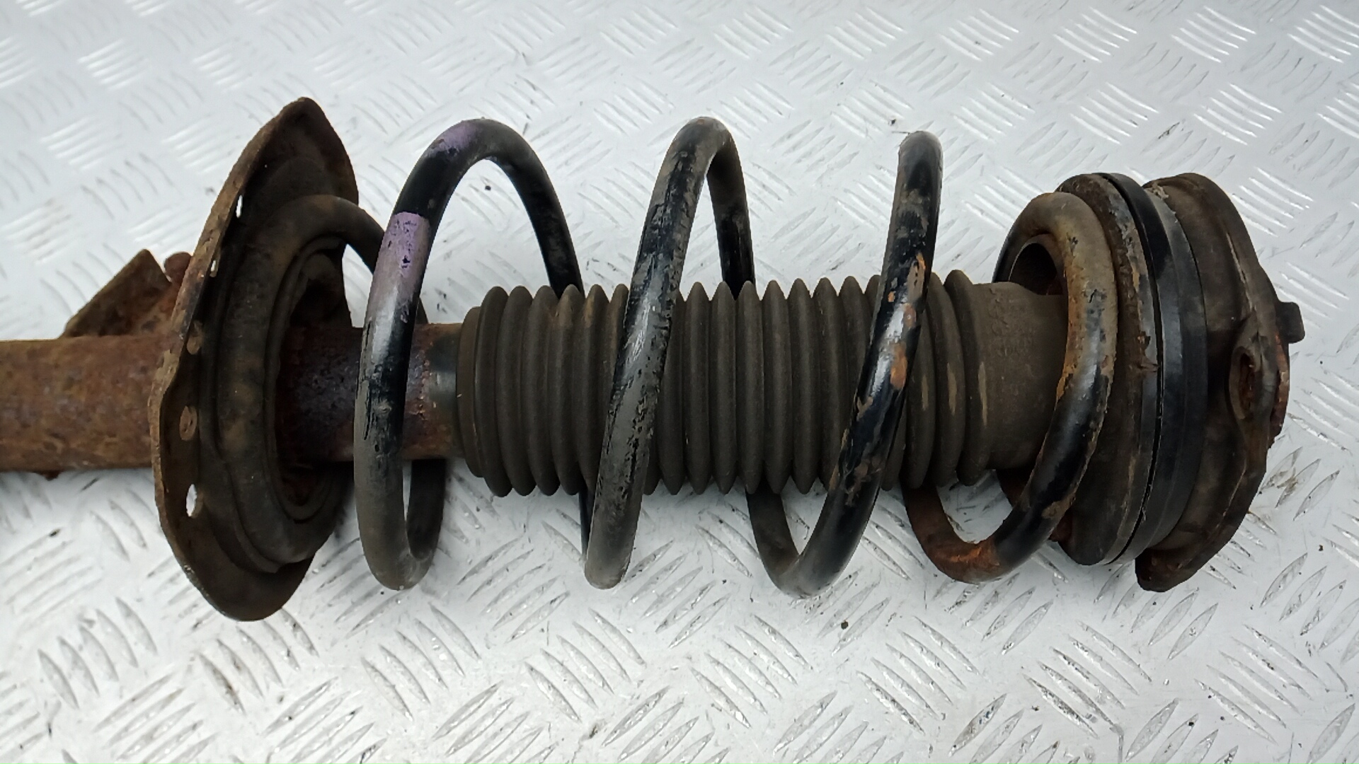 Амортизатор передний правый