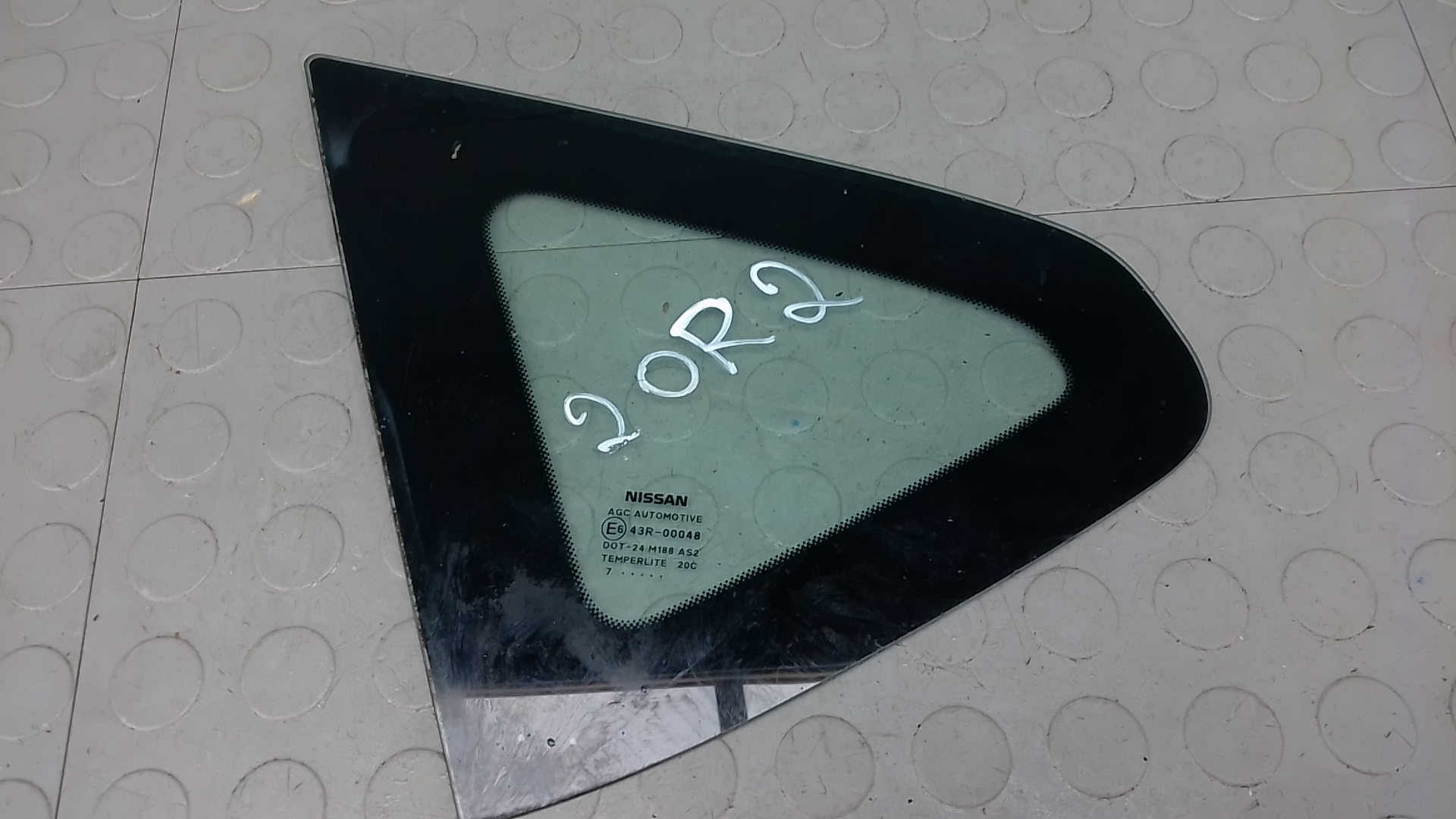 Стекло кузовное глухое левое