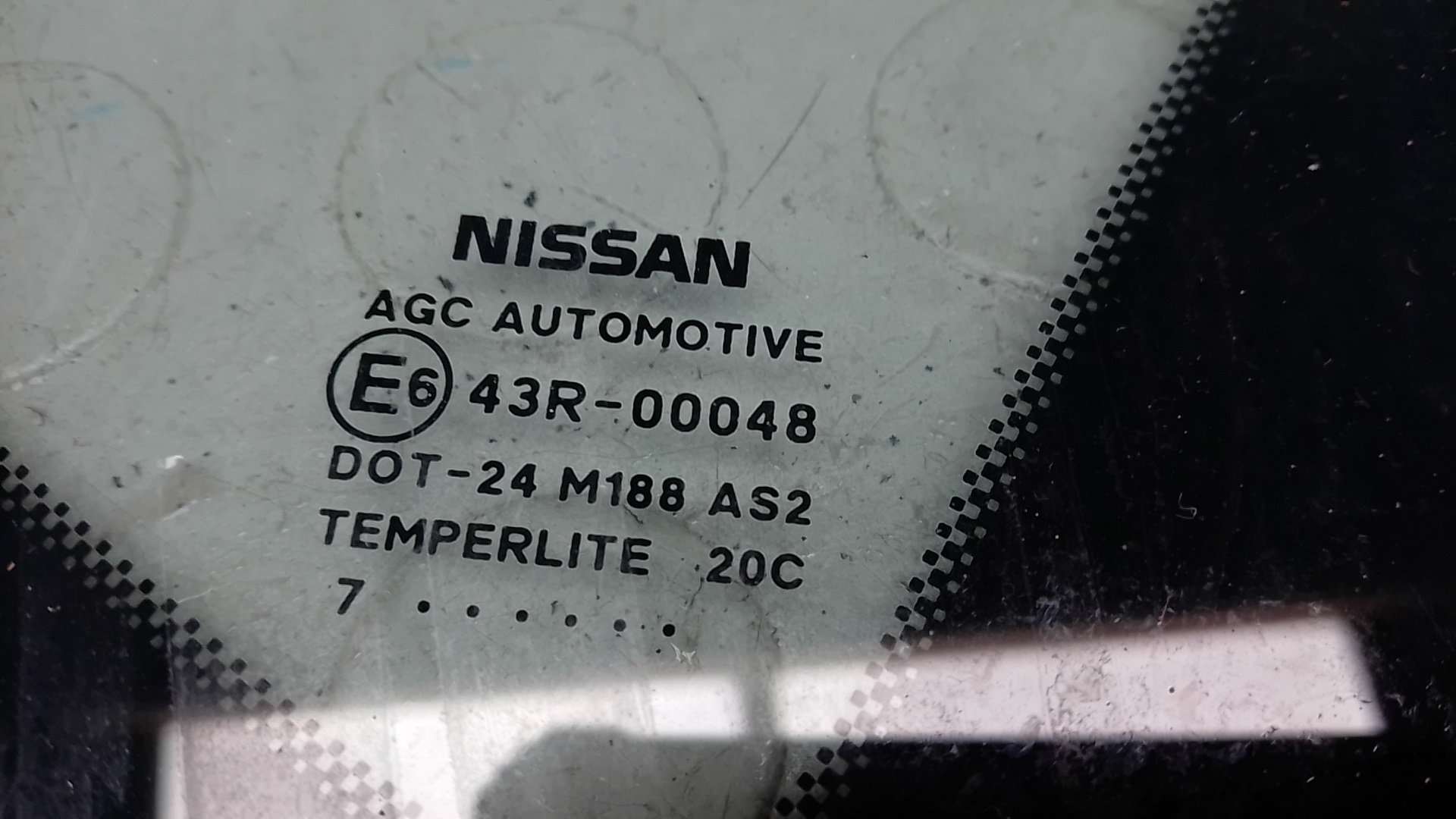 Стекло кузовное глухое правое