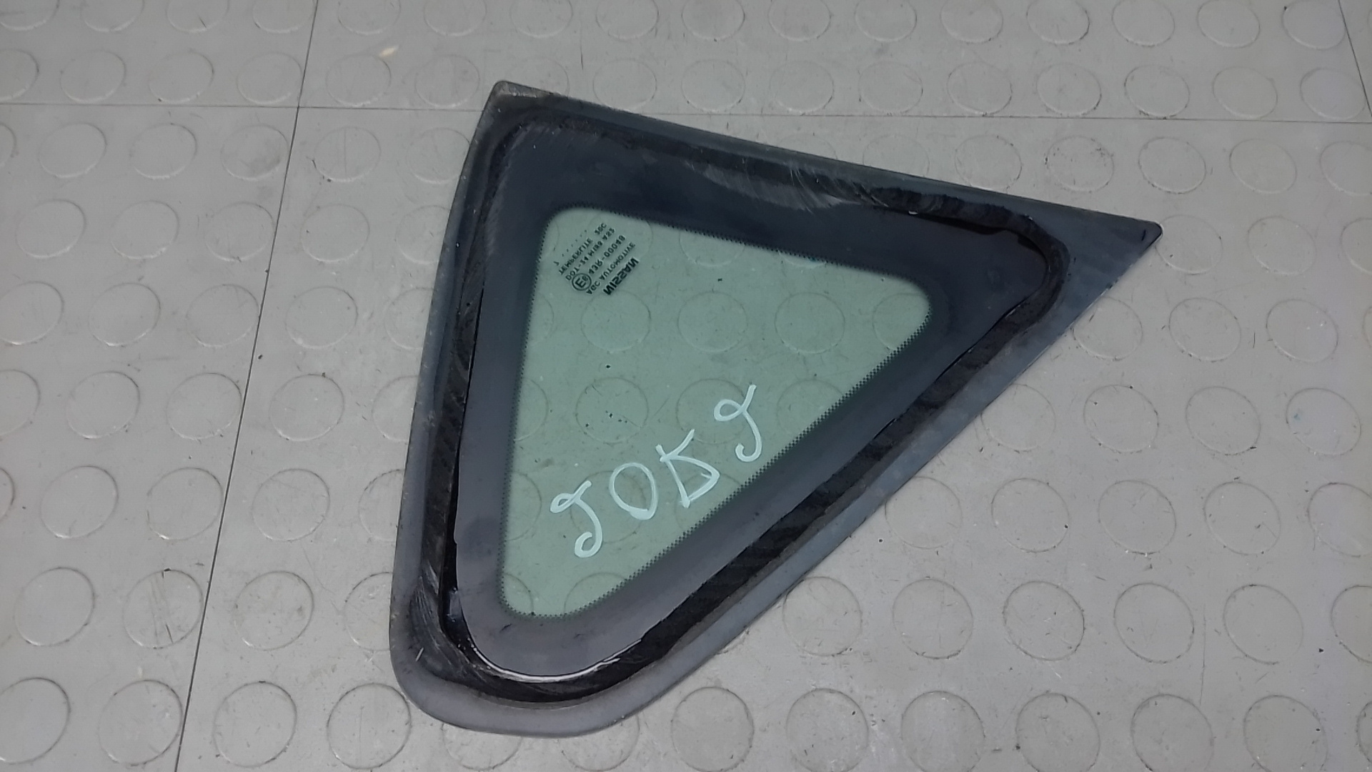 Стекло кузовное глухое правое