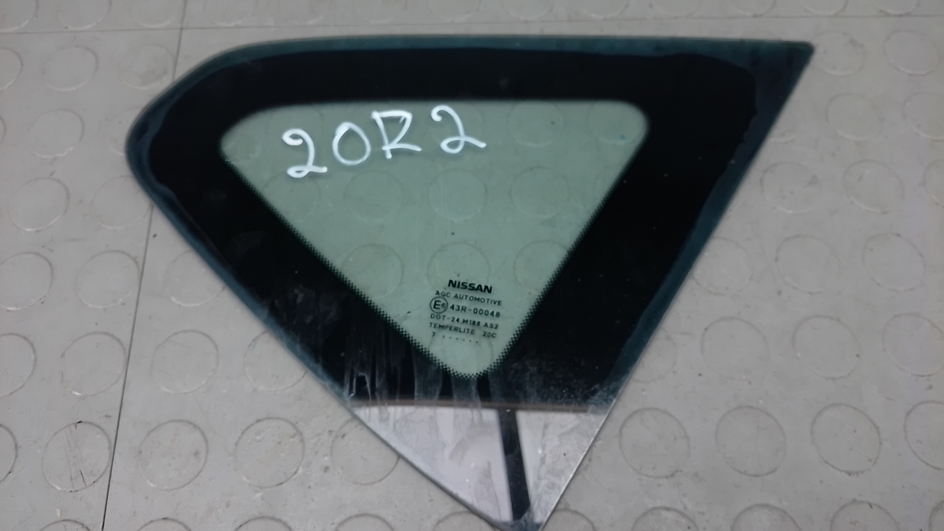 Стекло кузовное глухое правое