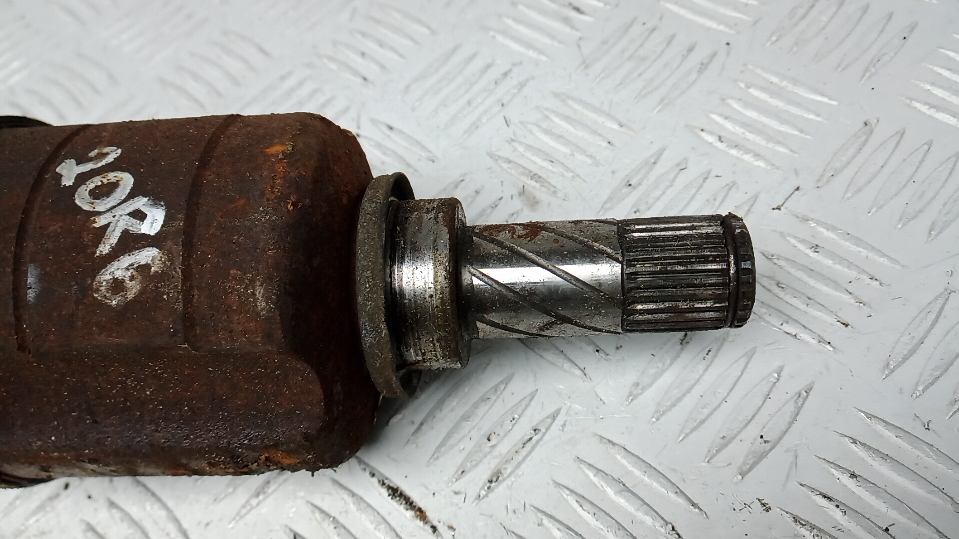 Полуось передняя левая