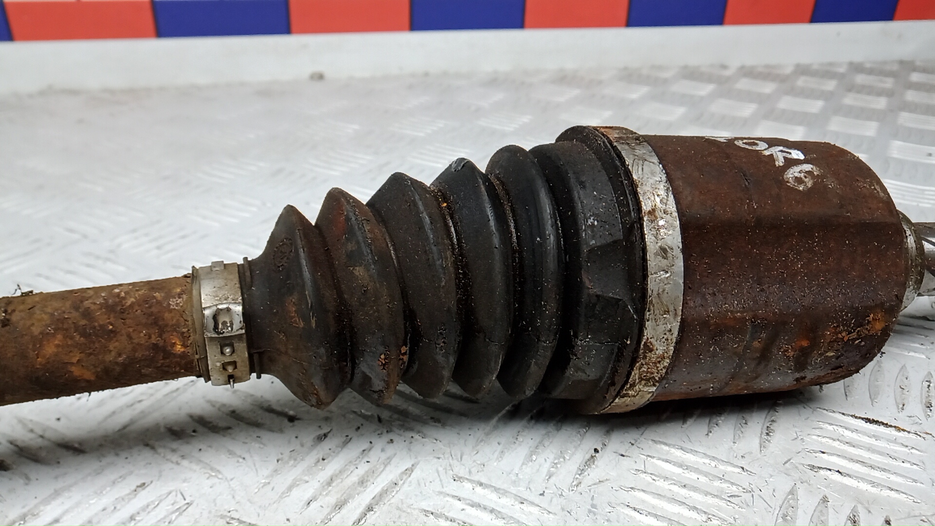 Полуось передняя левая