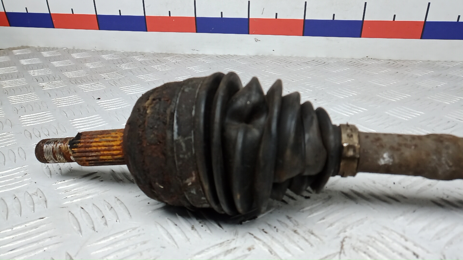 Полуось передняя левая