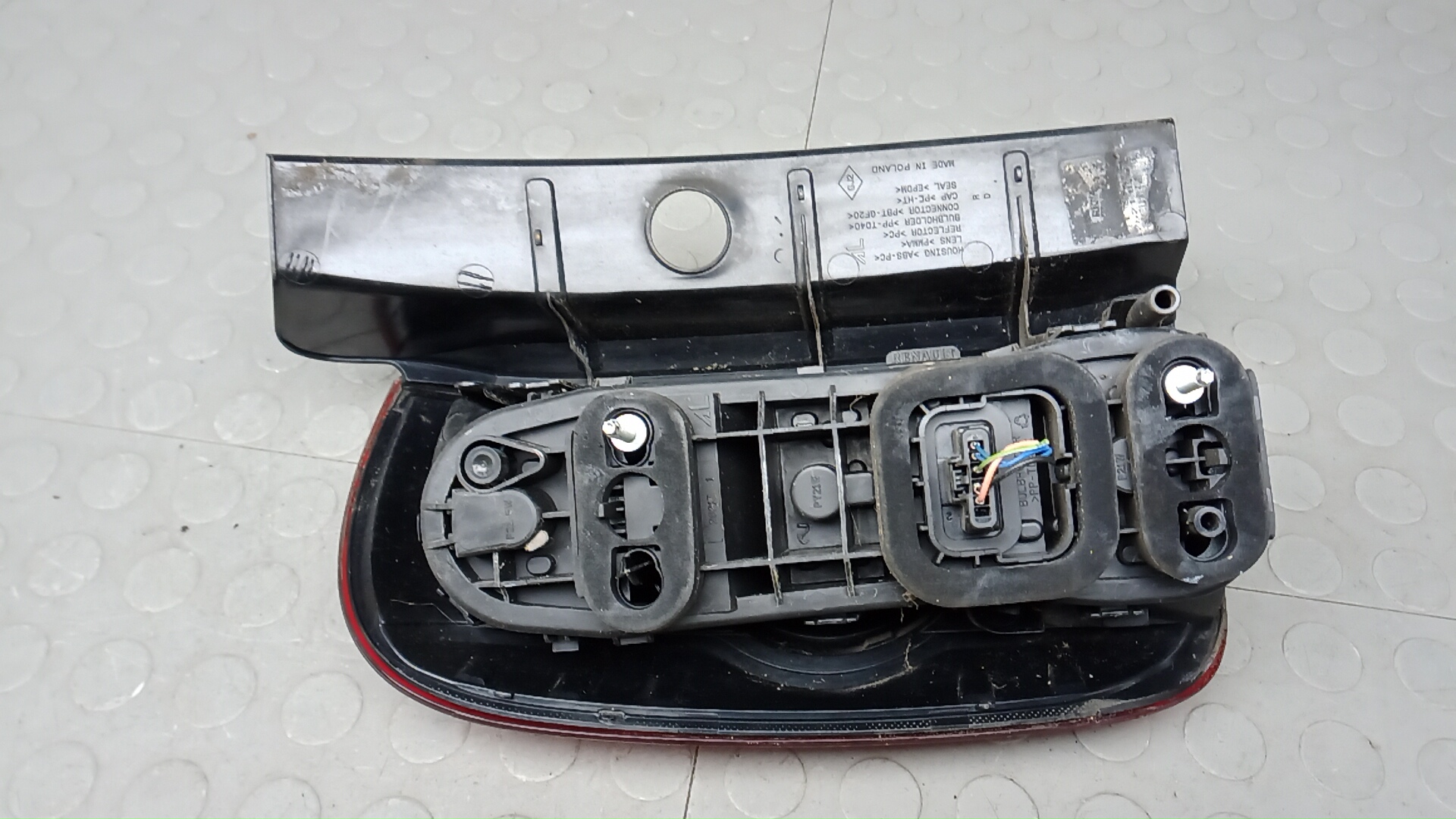 Фонарь задний правый