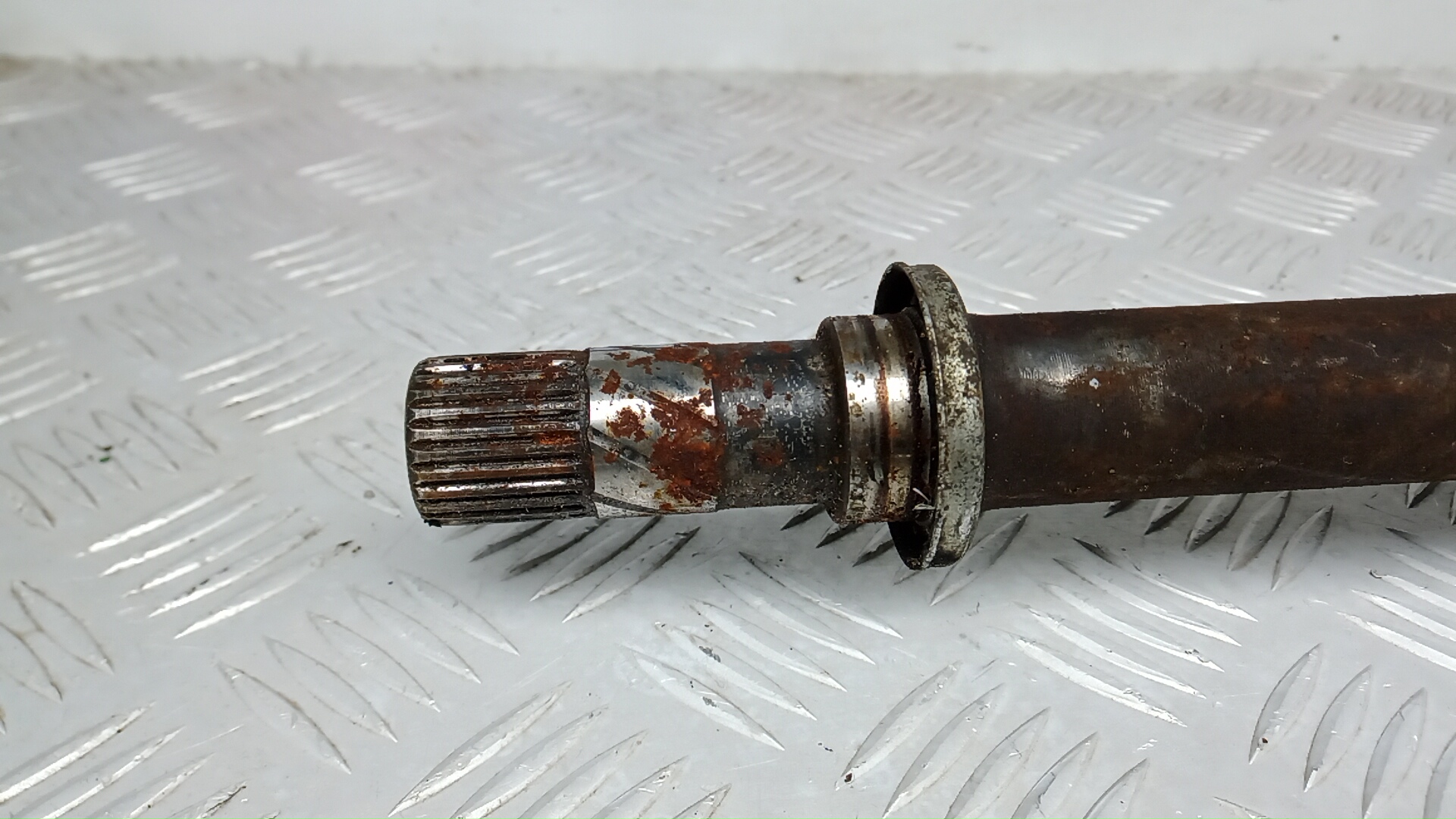 Полуось передняя правая