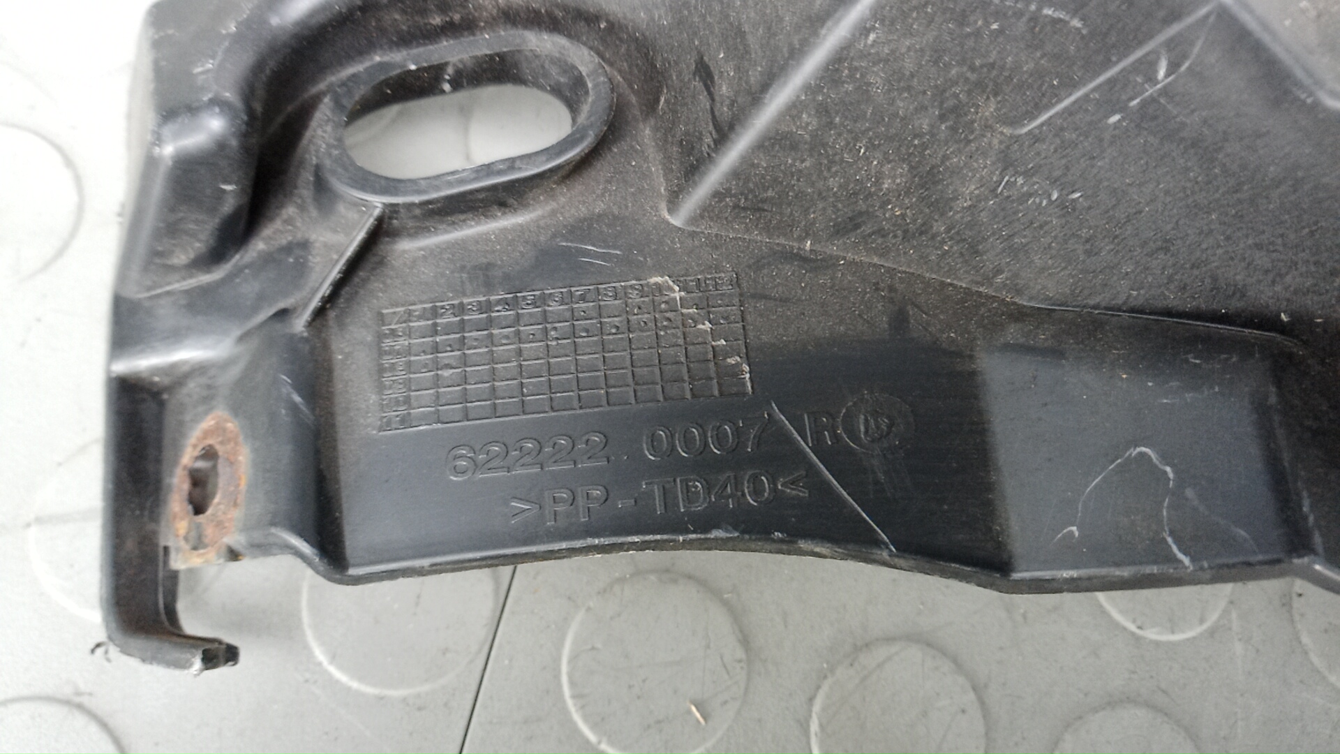 Кронштейн фар правый