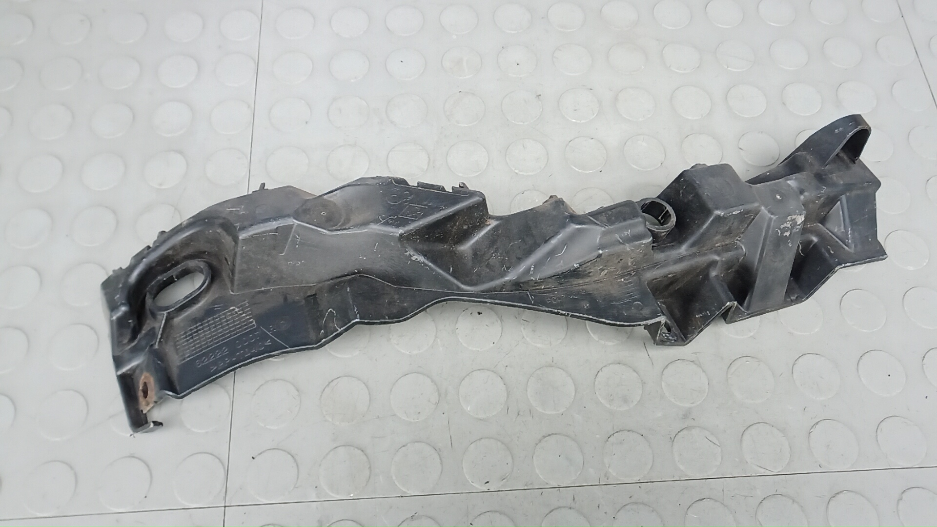 Кронштейн фар правый