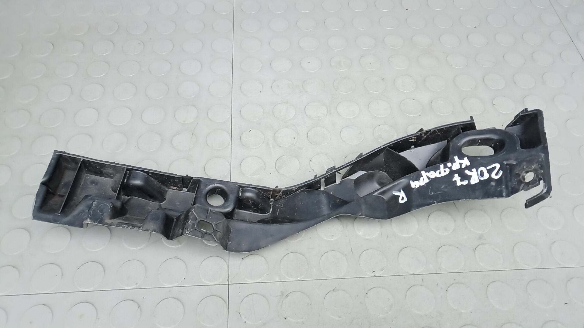 Кронштейн фар правый