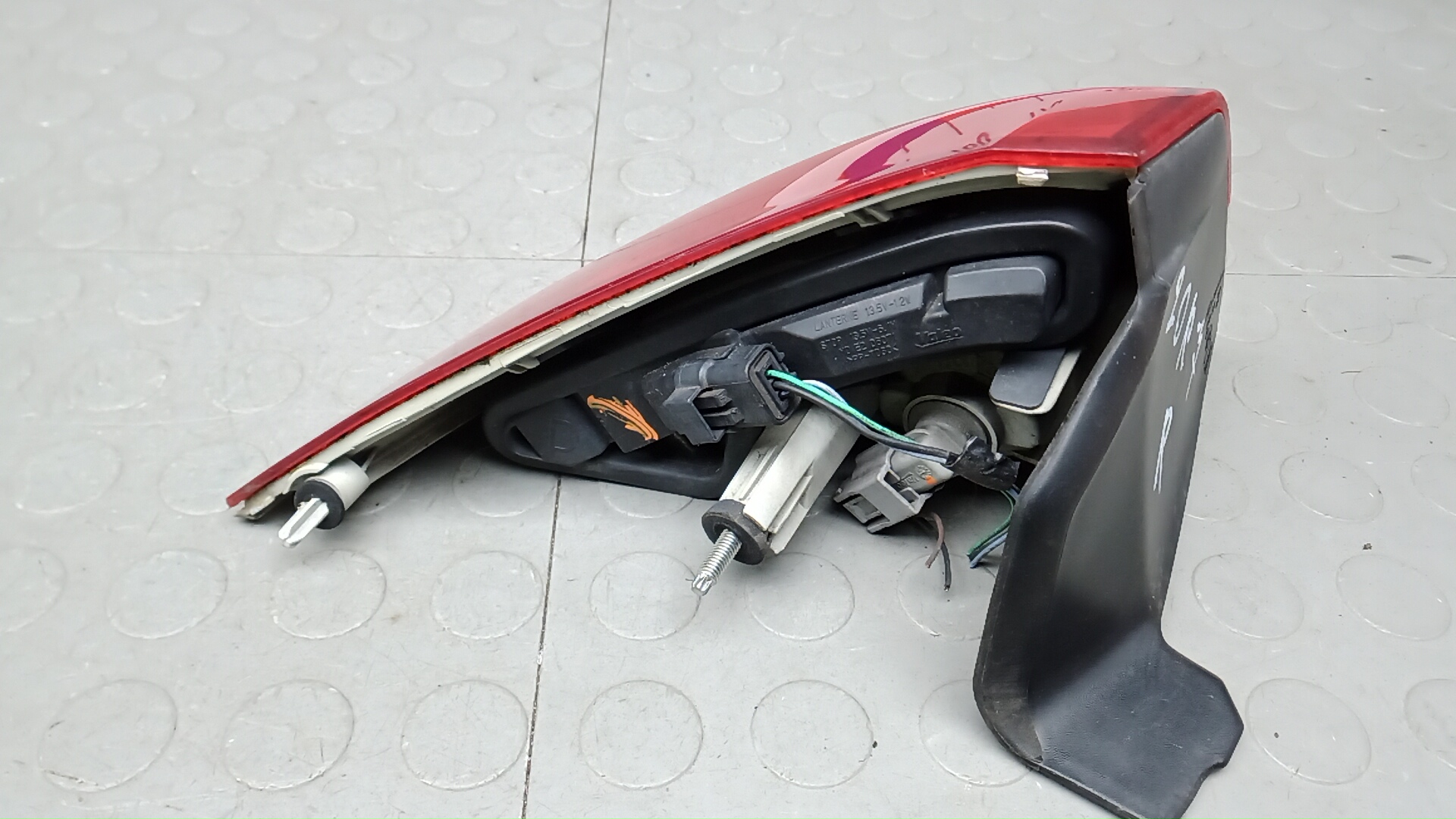 Фонарь задний правый