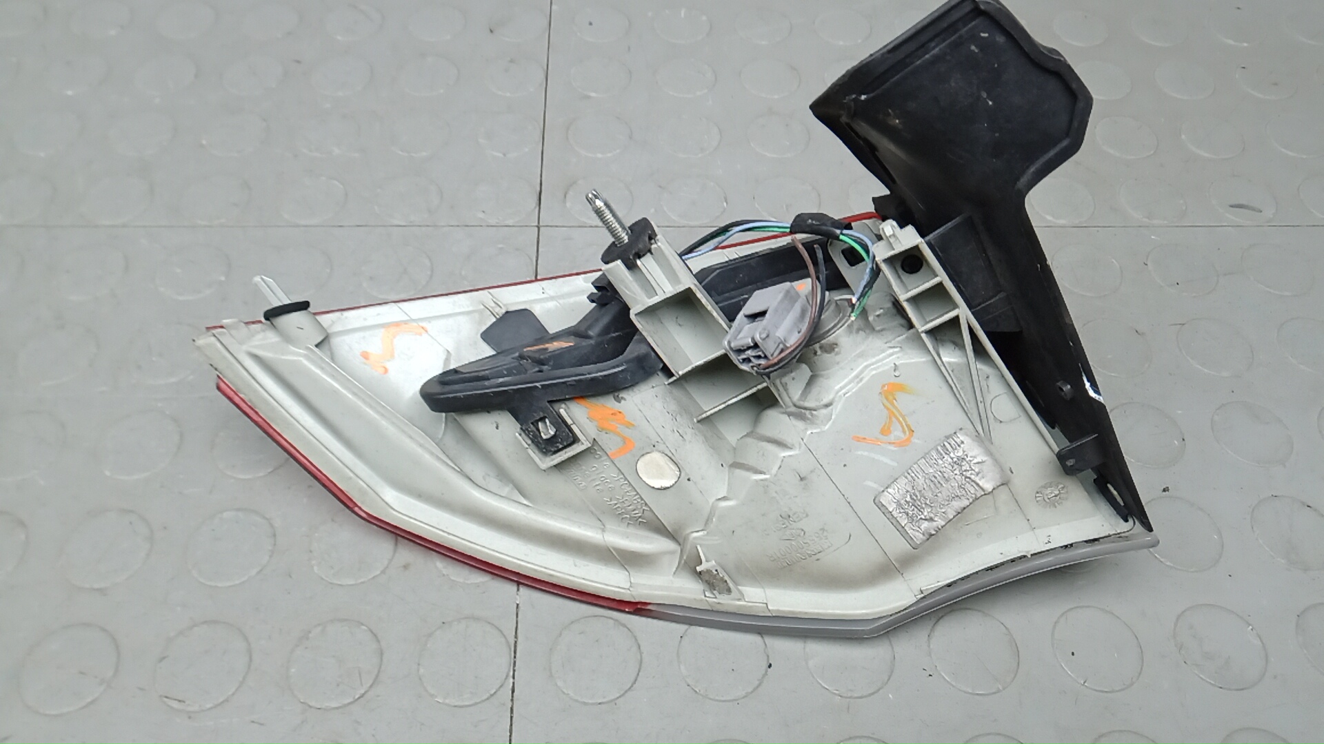 Фонарь задний правый