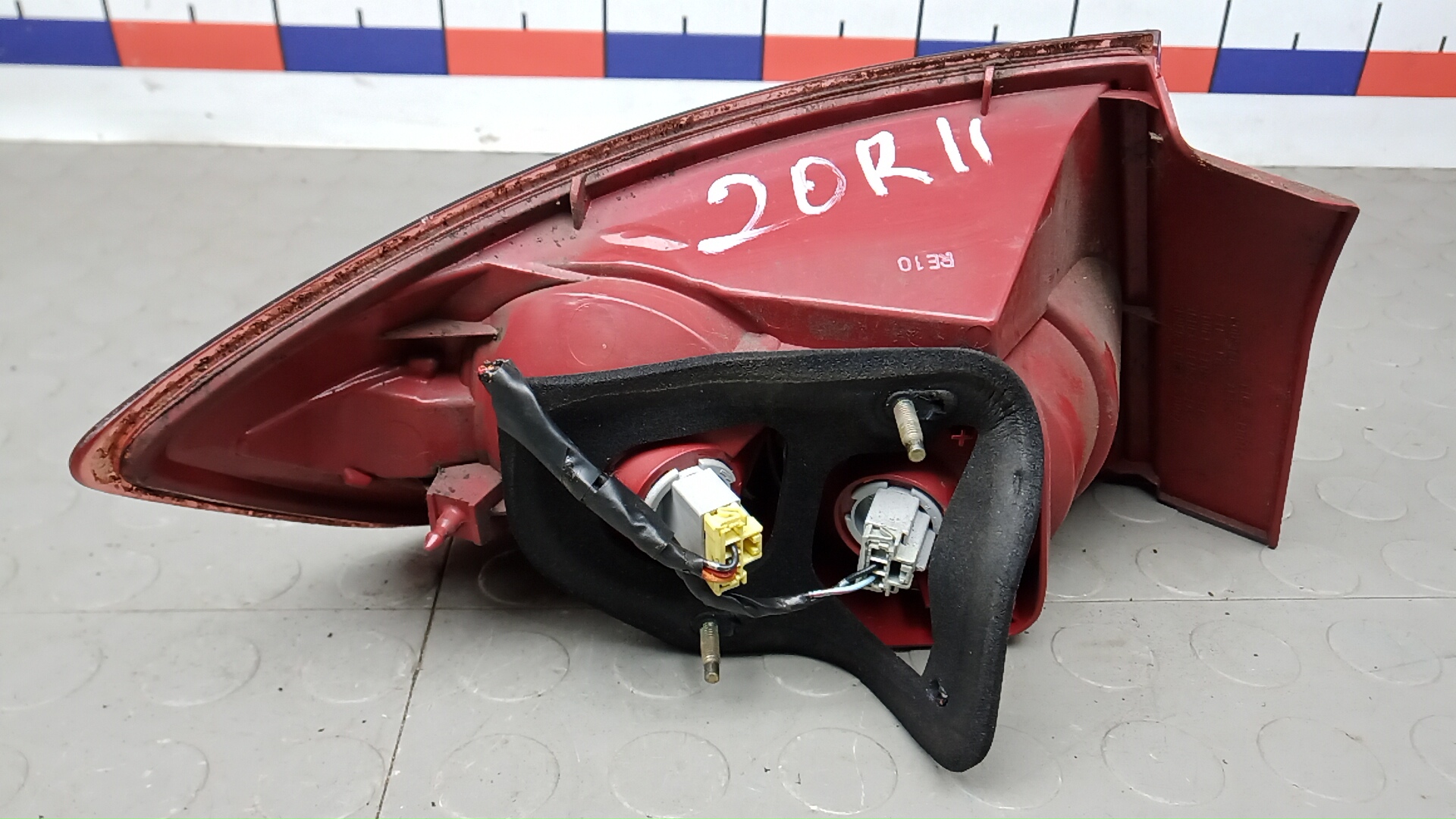 Фонарь задний правый