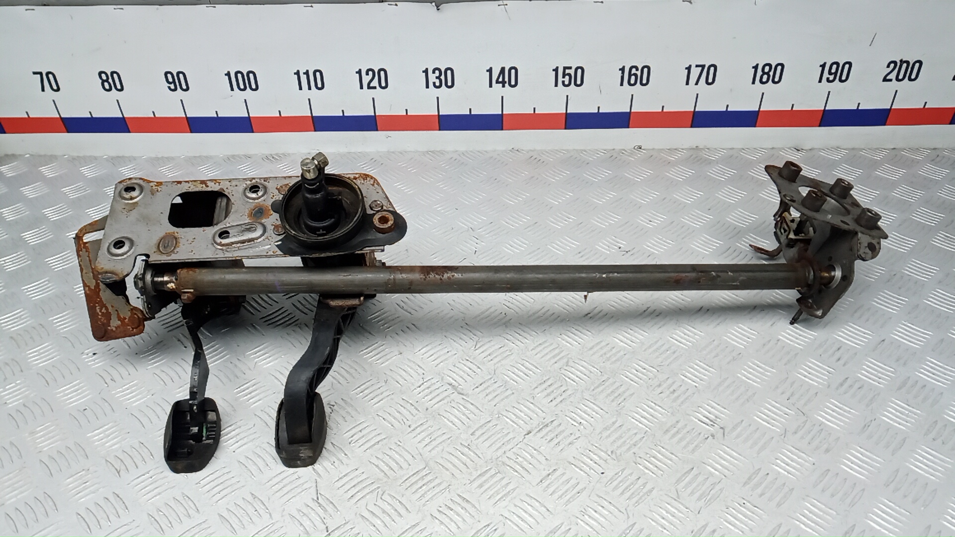 Кронштейн крепления педали