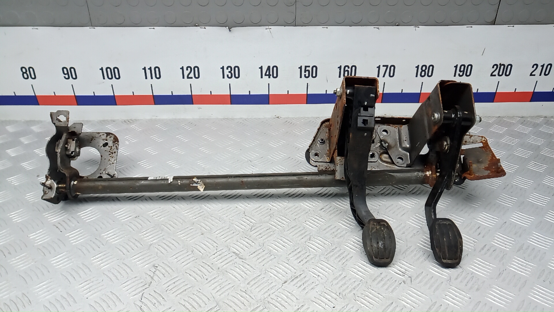 Кронштейн крепления педали