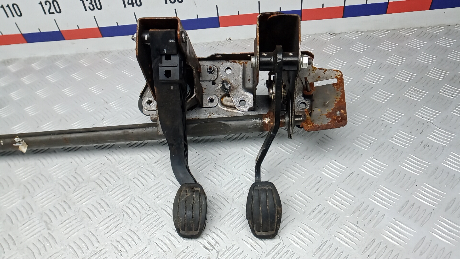 Кронштейн крепления педали