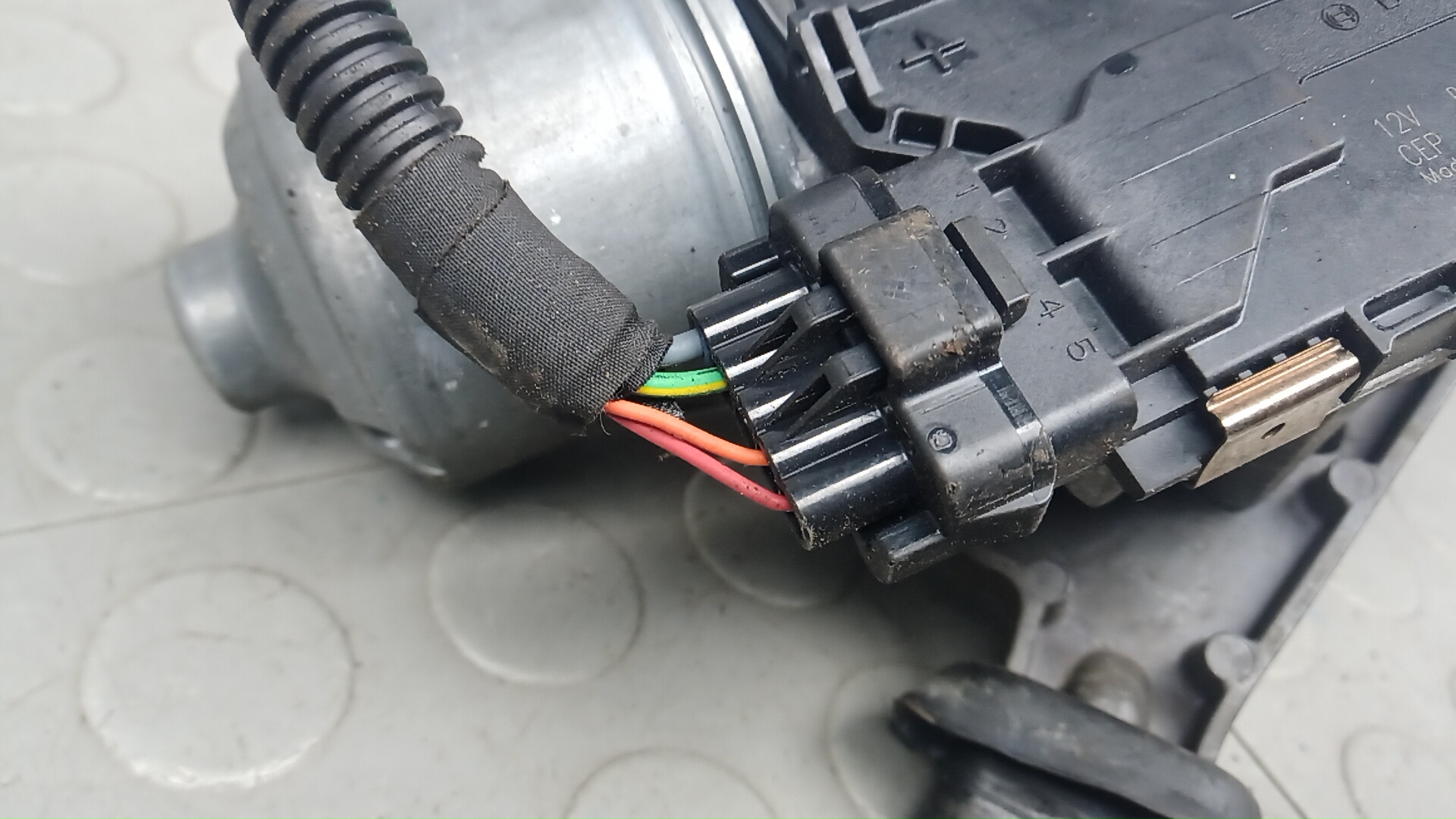 Моторчик стеклоочистителя передний