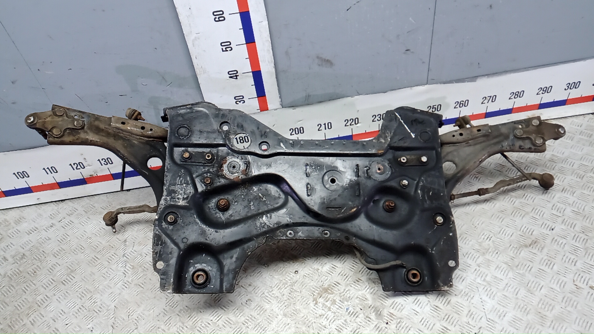 Балка передняя (крепление продольных тяг)