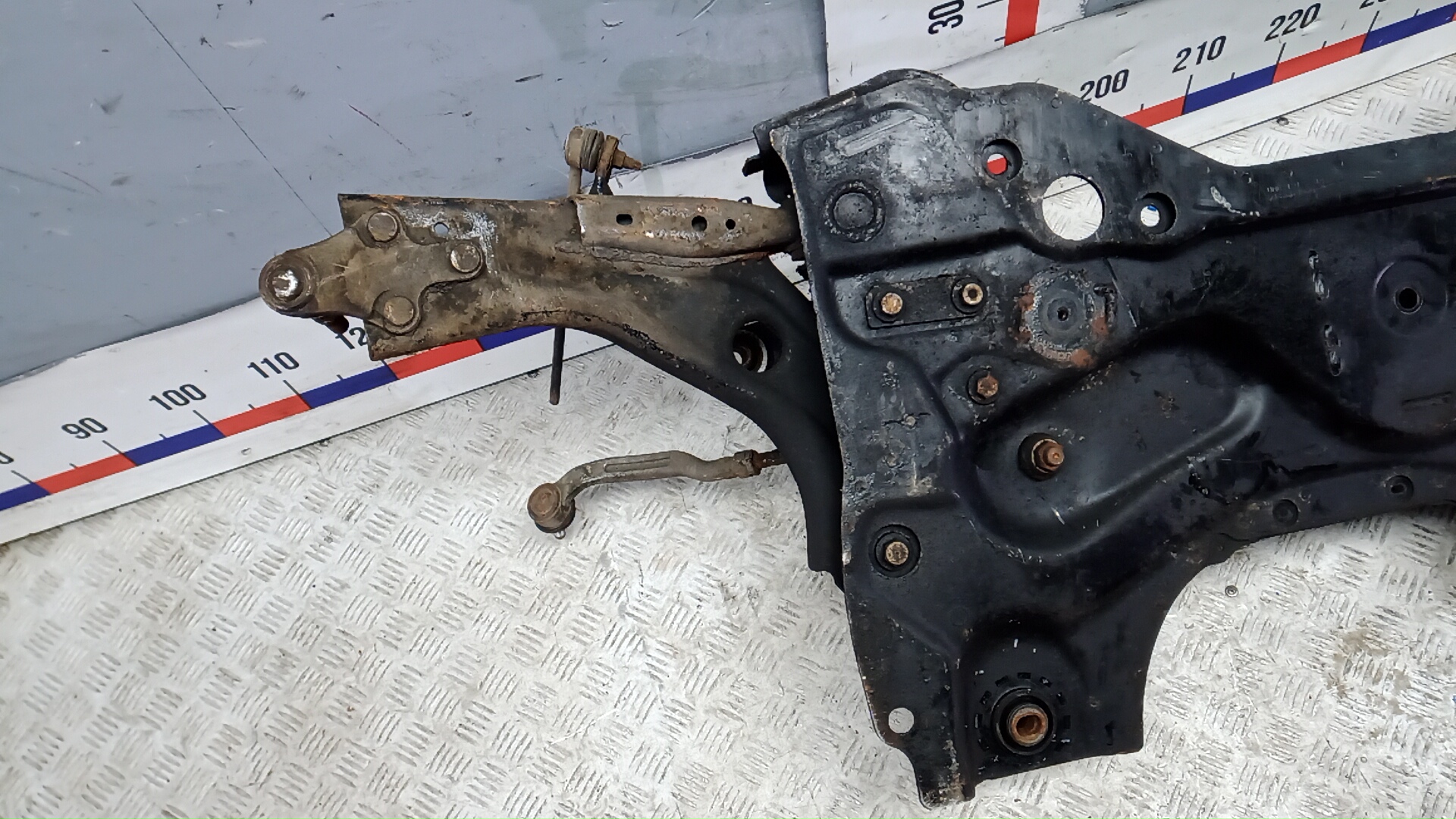 Балка передняя (крепление продольных тяг)