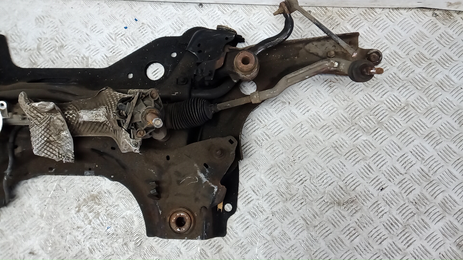 Балка передняя (крепление продольных тяг)