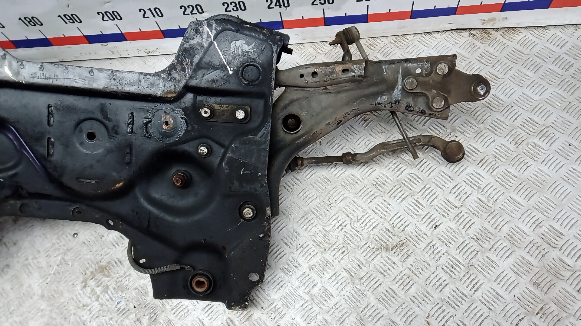 Балка передняя (крепление продольных тяг)