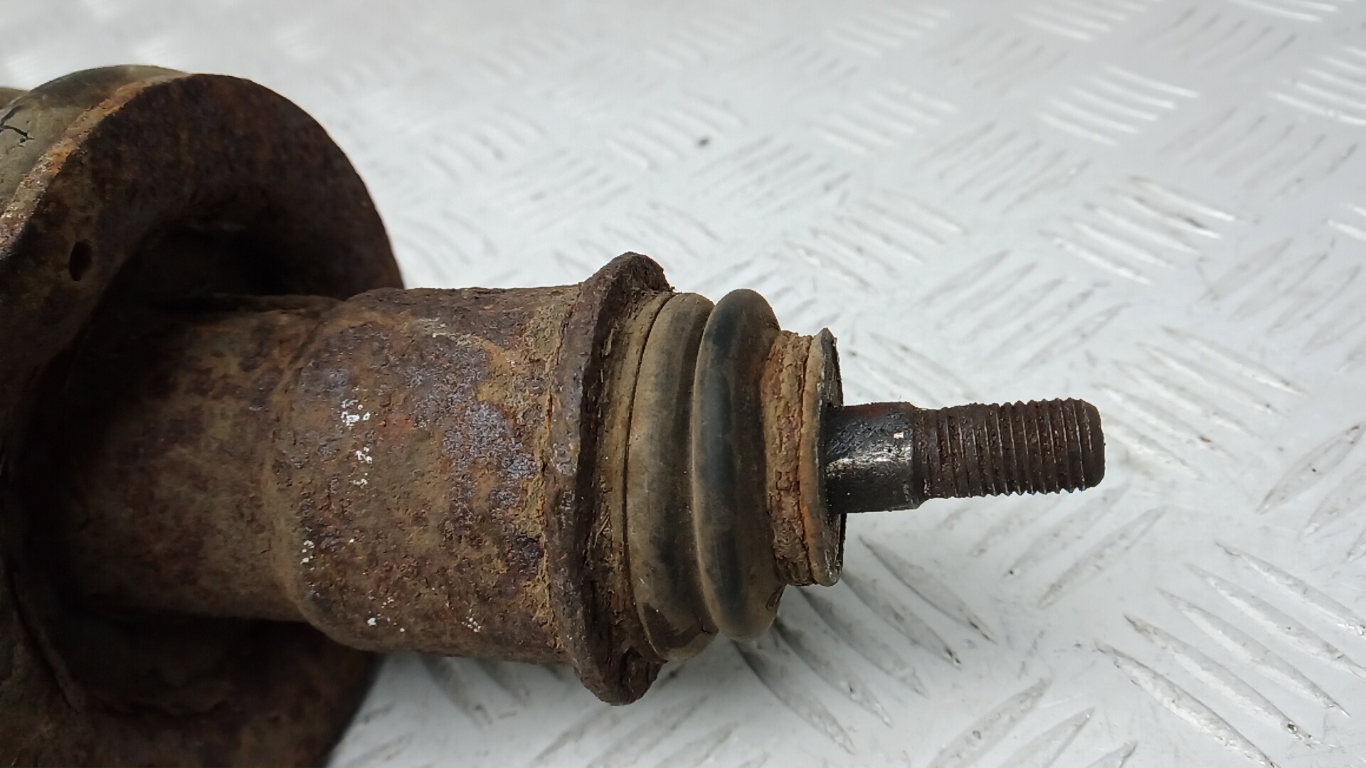 Амортизатор передний правый