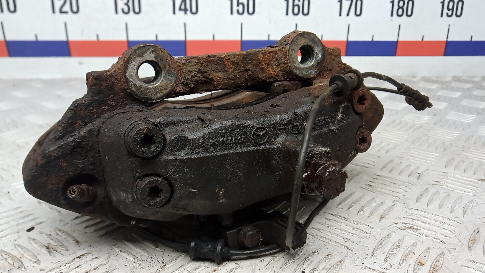 Суппорт передний правый