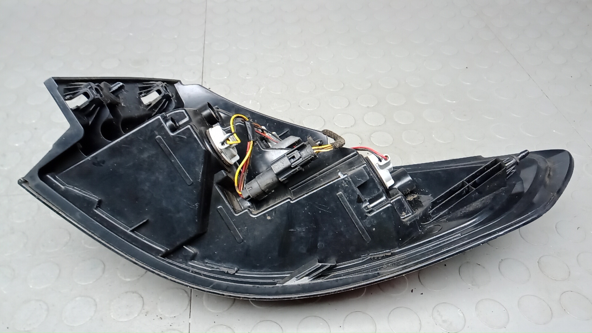 Фонарь задний левый