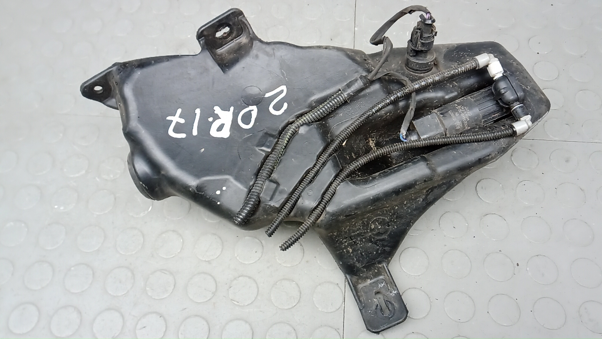 Бачок омывателя лобового стекла