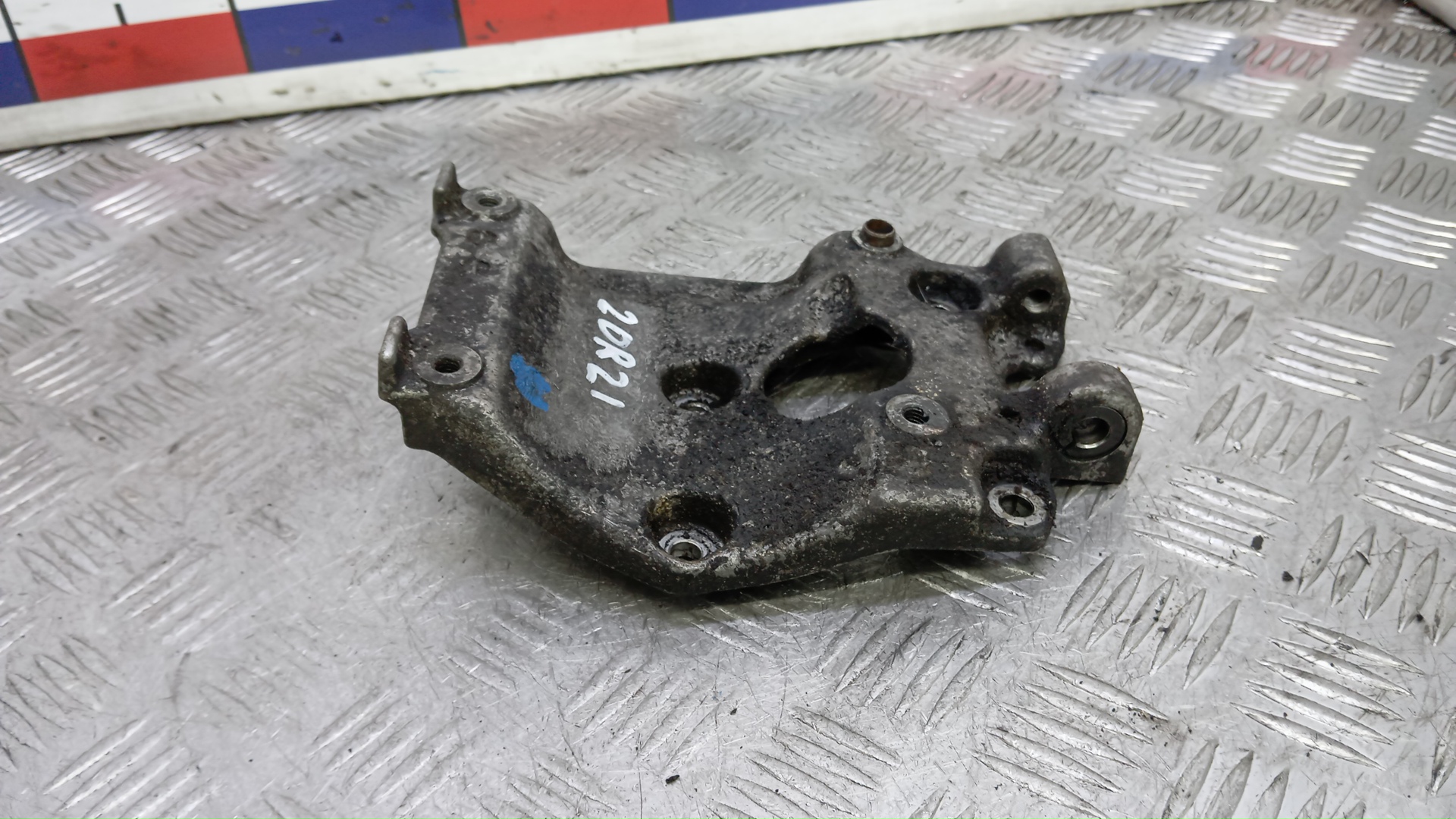 Кронштейн двигателя