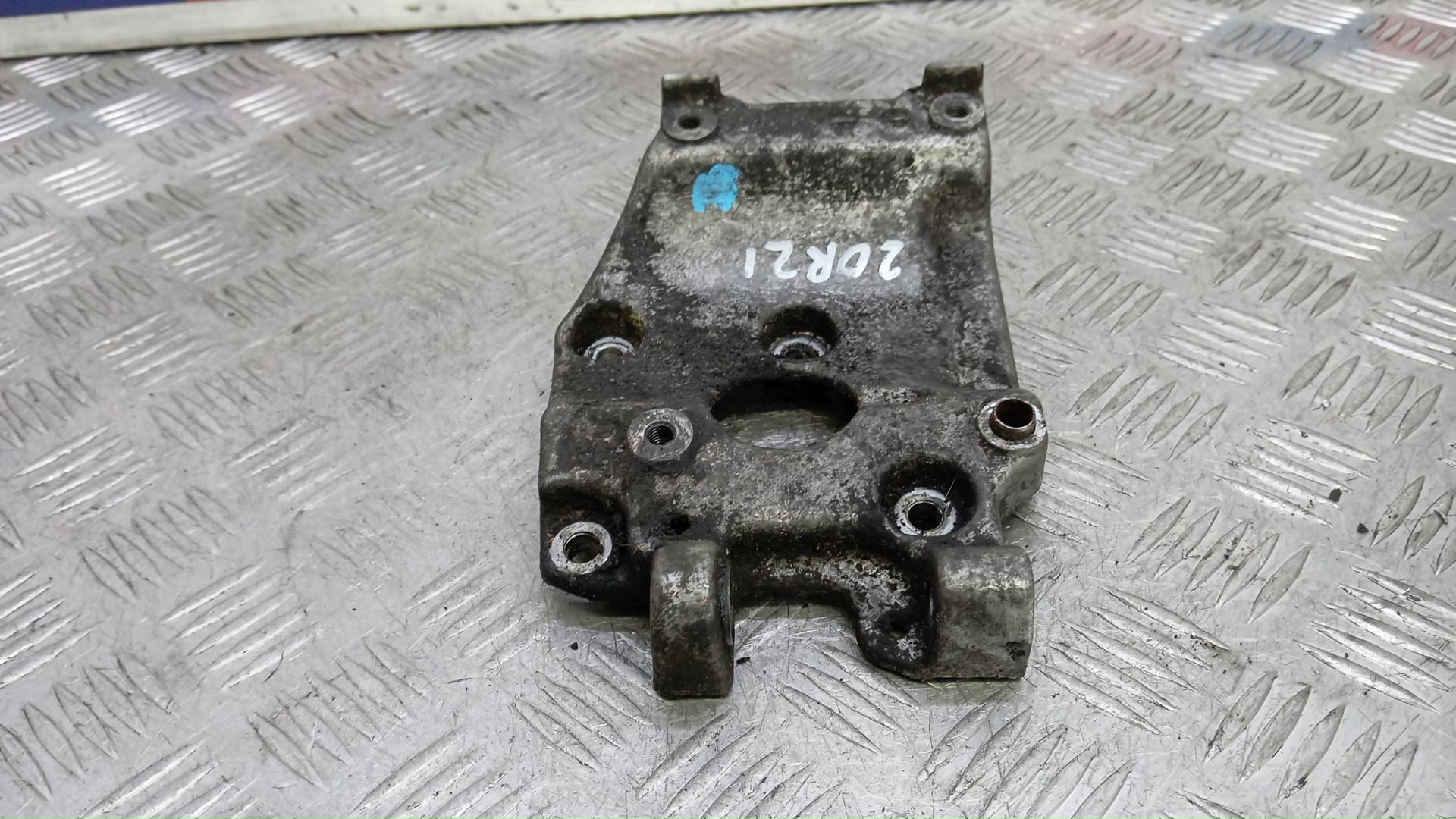 Кронштейн двигателя