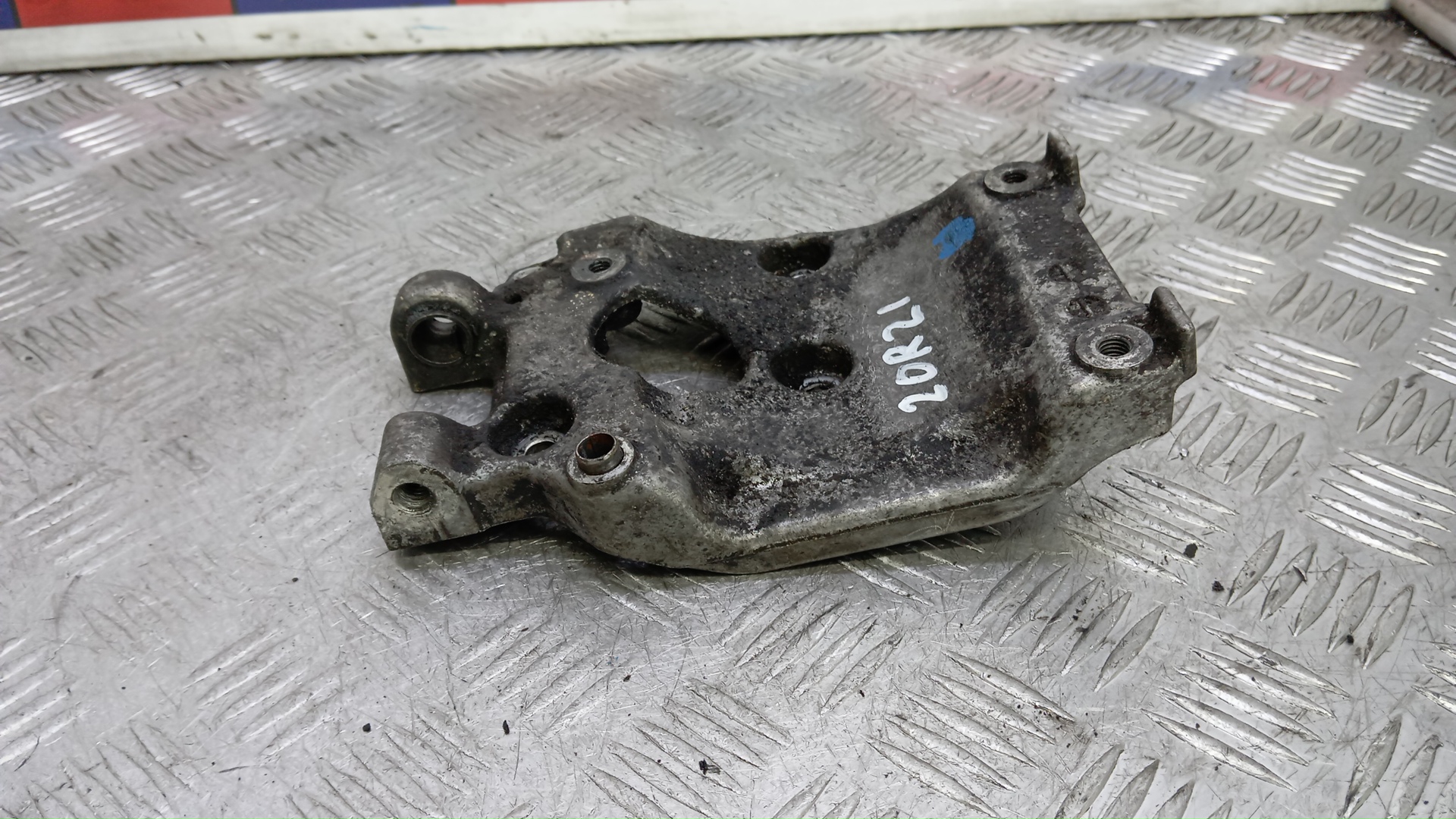 Кронштейн двигателя