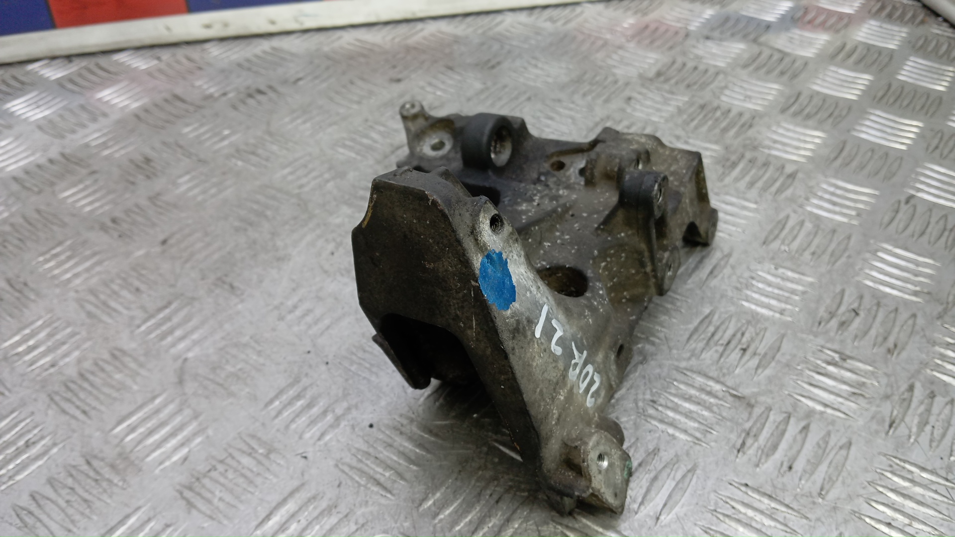 Кронштейн двигателя