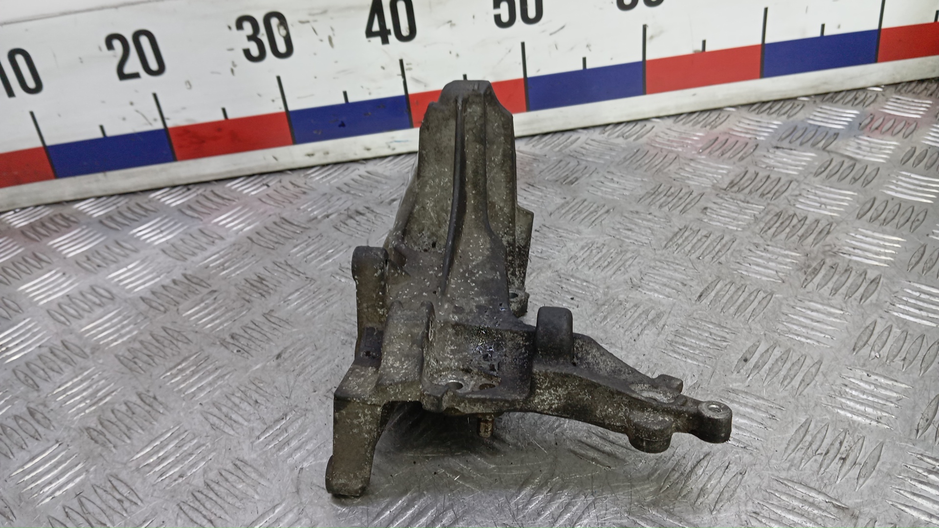 Кронштейн двигателя