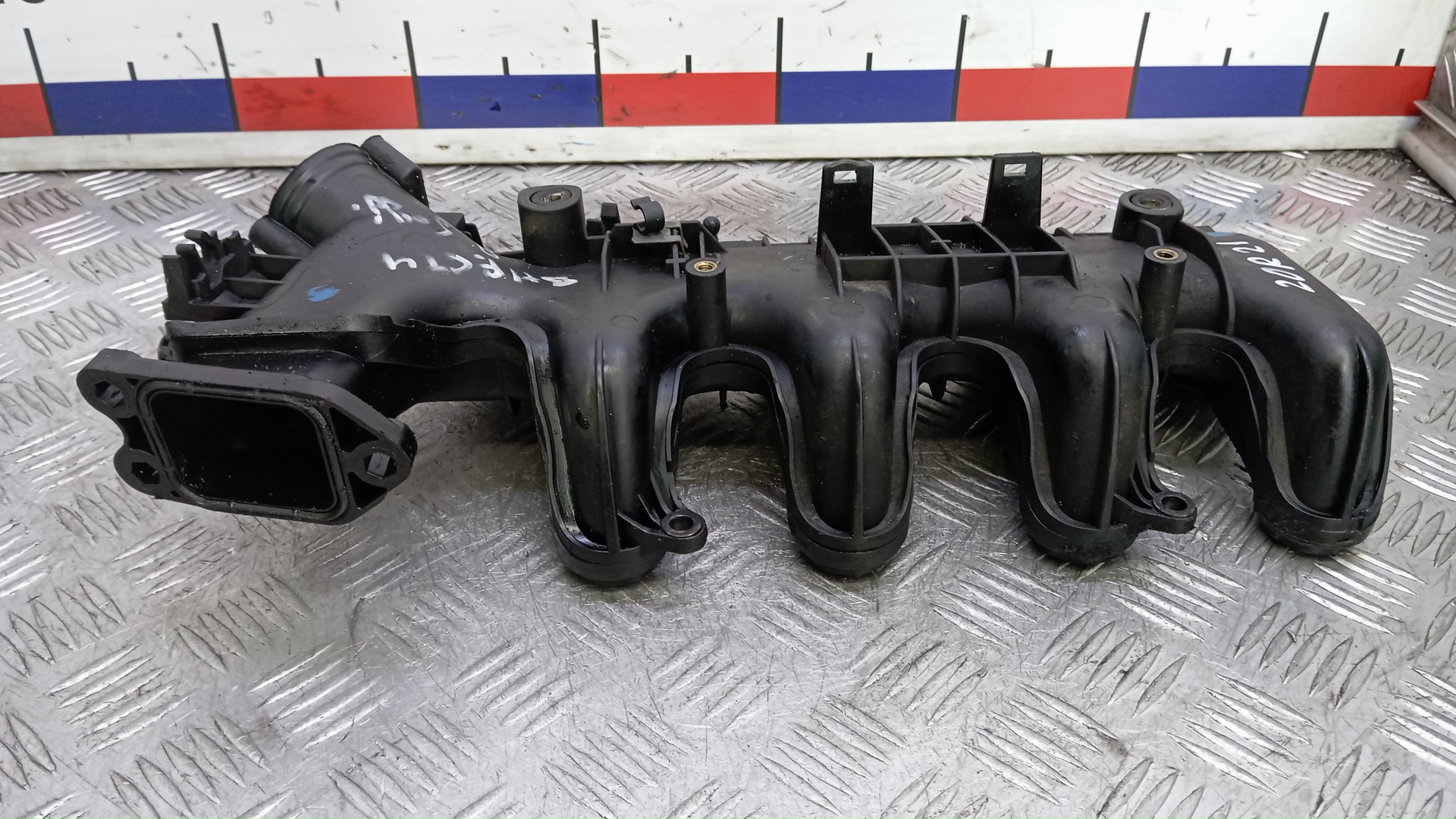 Коллектор впускной