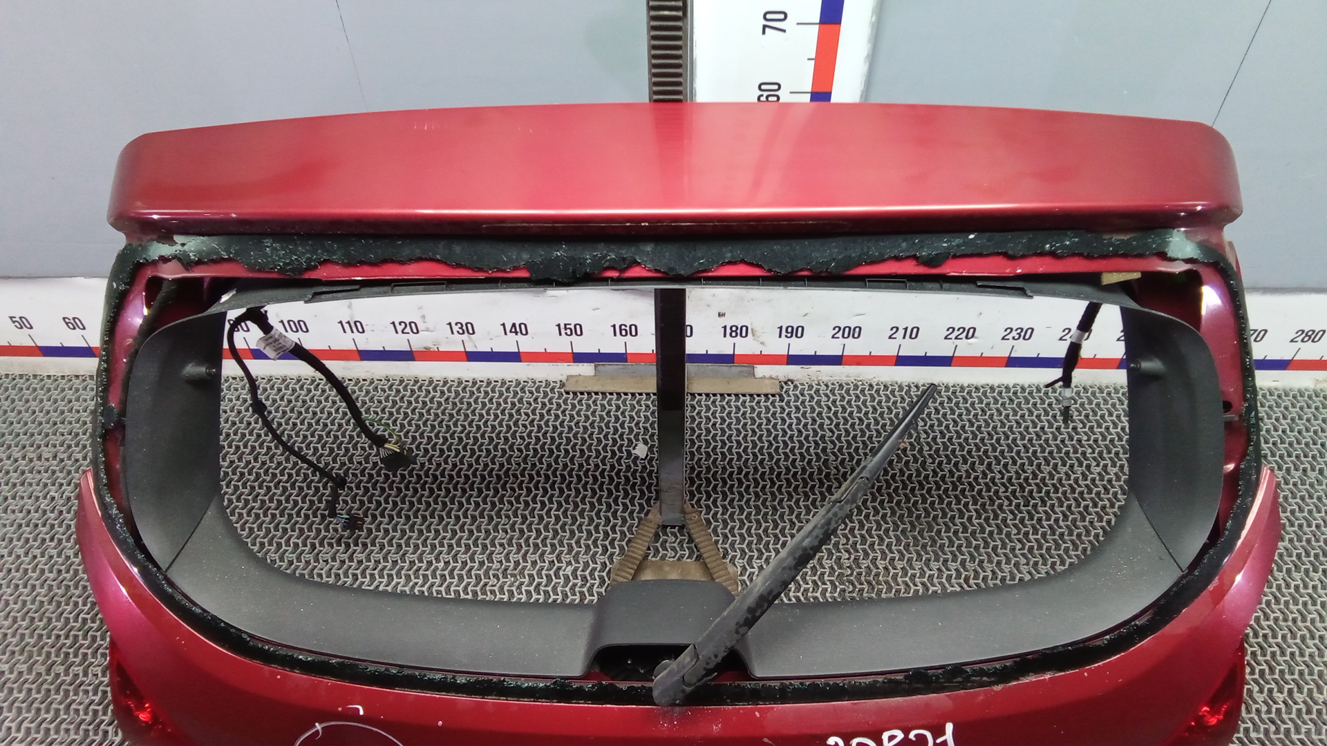 Дверь багажника