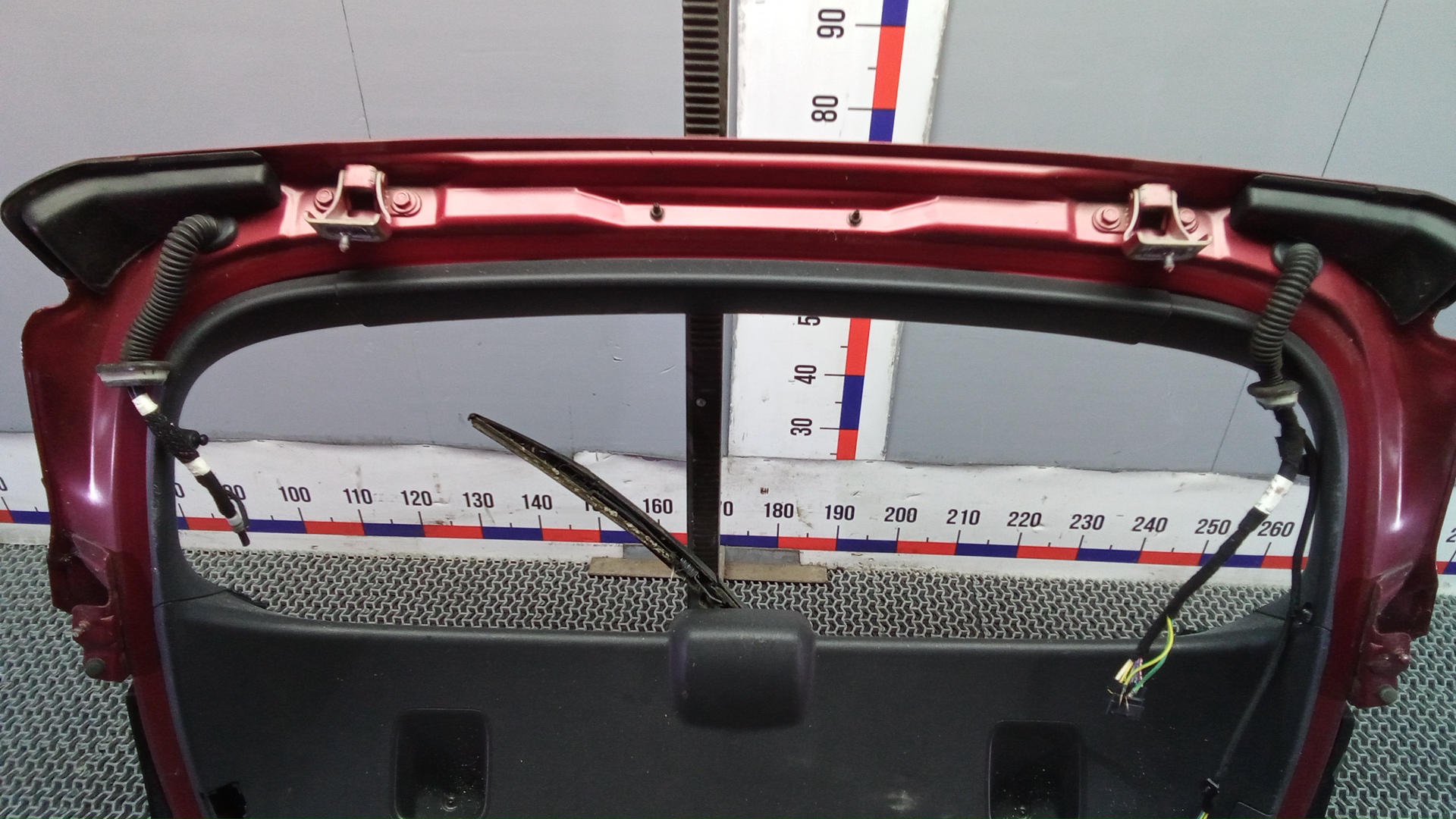 Дверь багажника