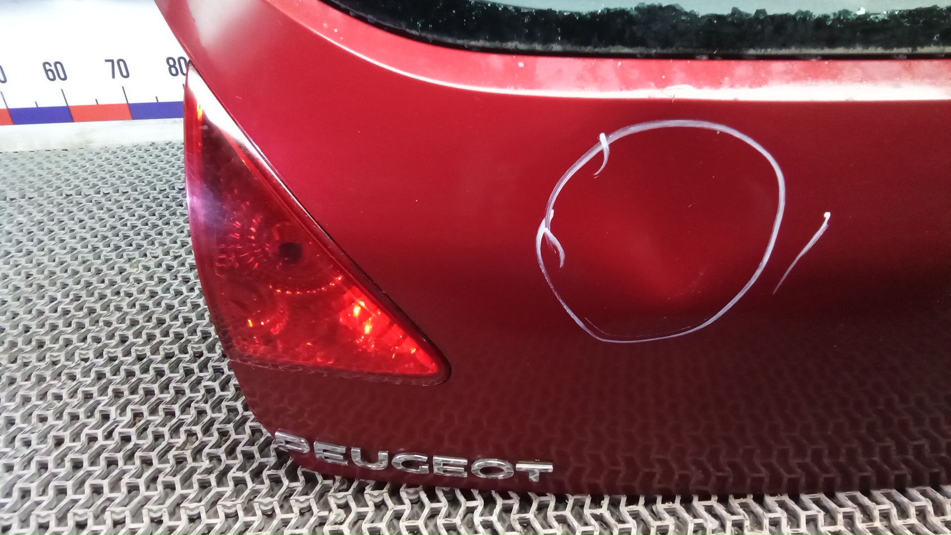 Дверь багажника