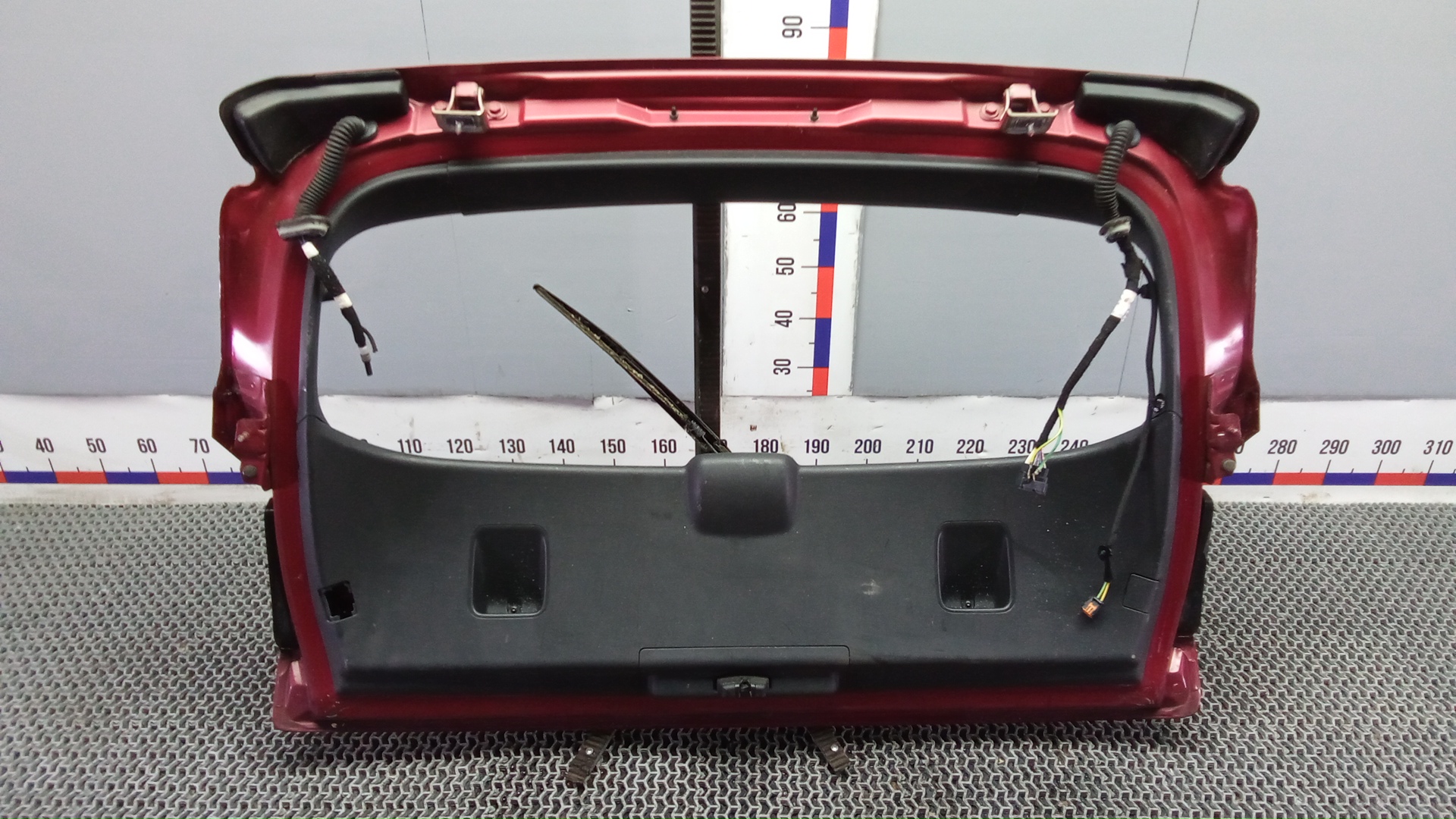 Дверь багажника