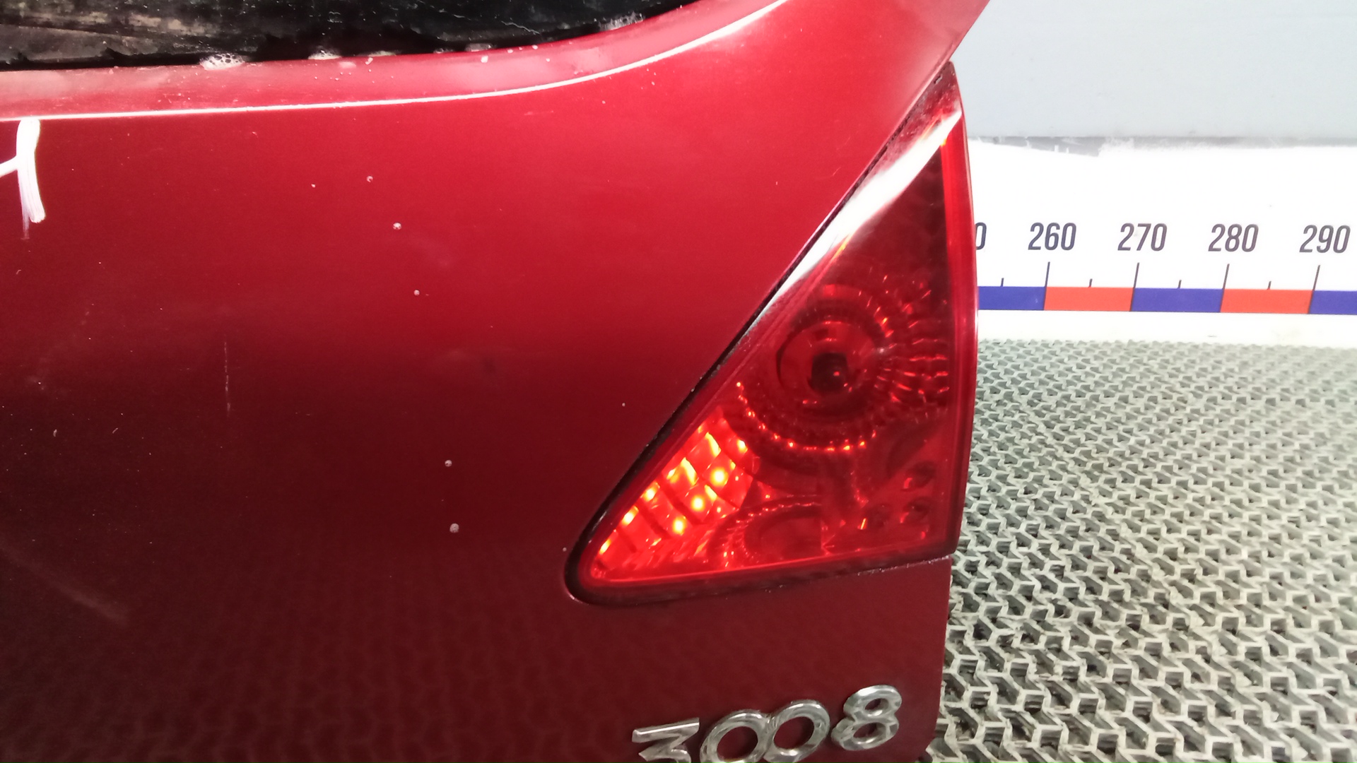 Дверь багажника