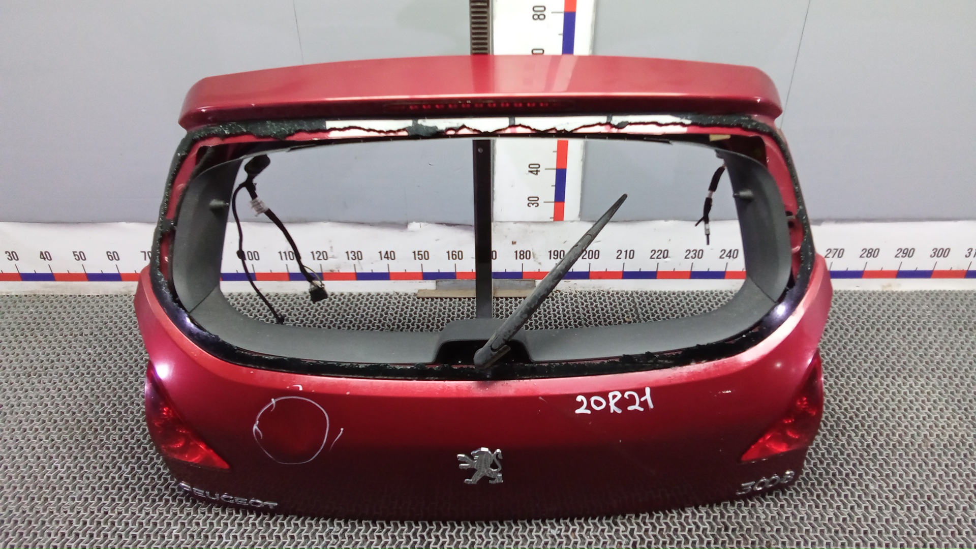 Дверь багажника