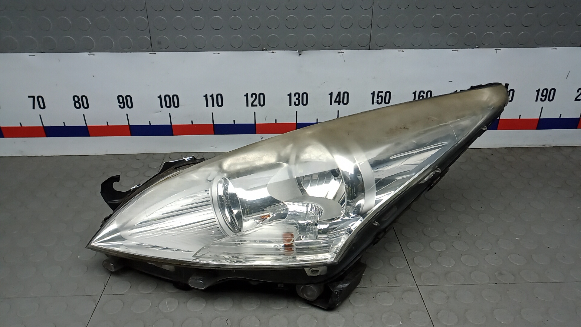 Фара левая