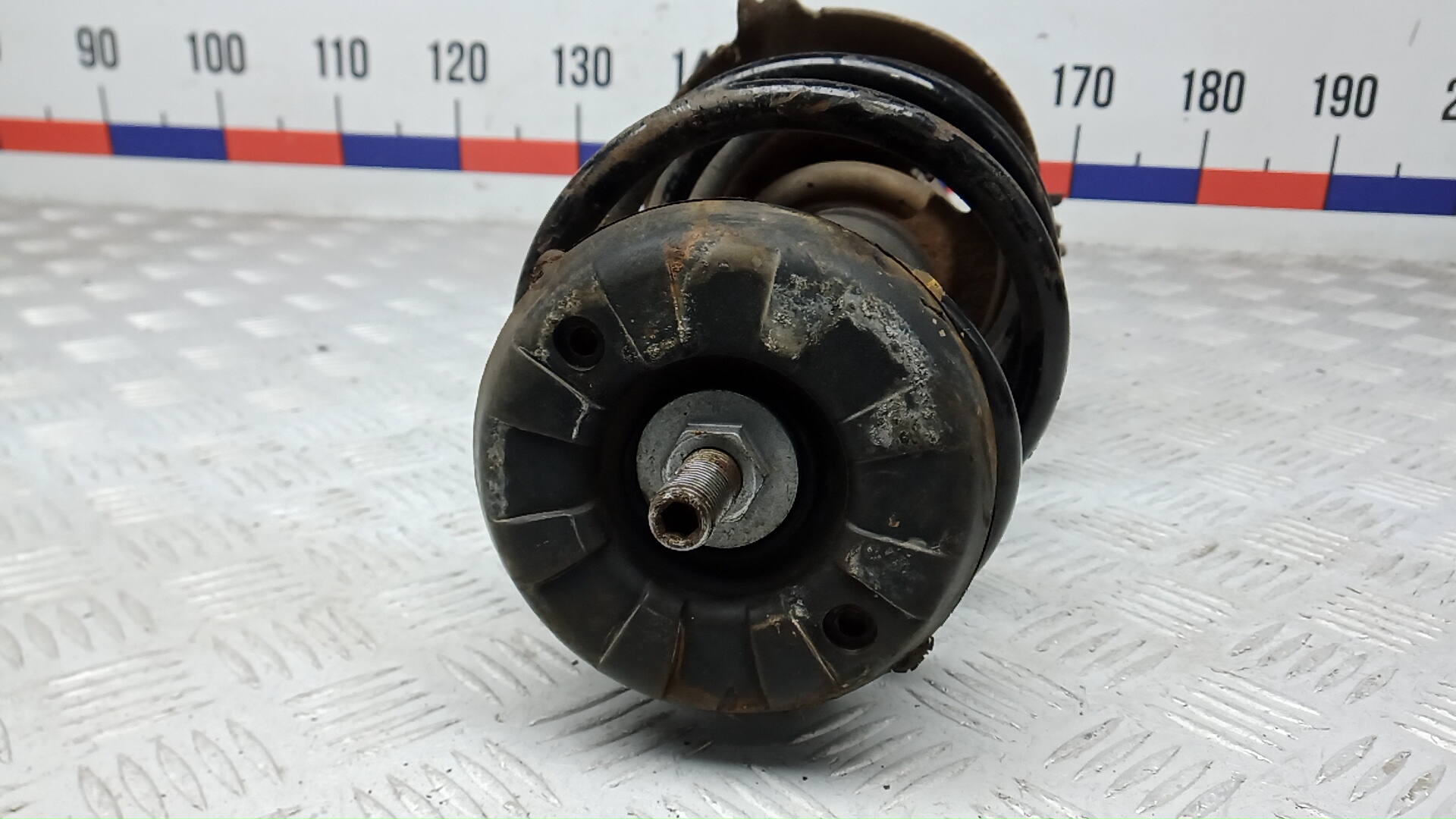 Амортизатор передний правый