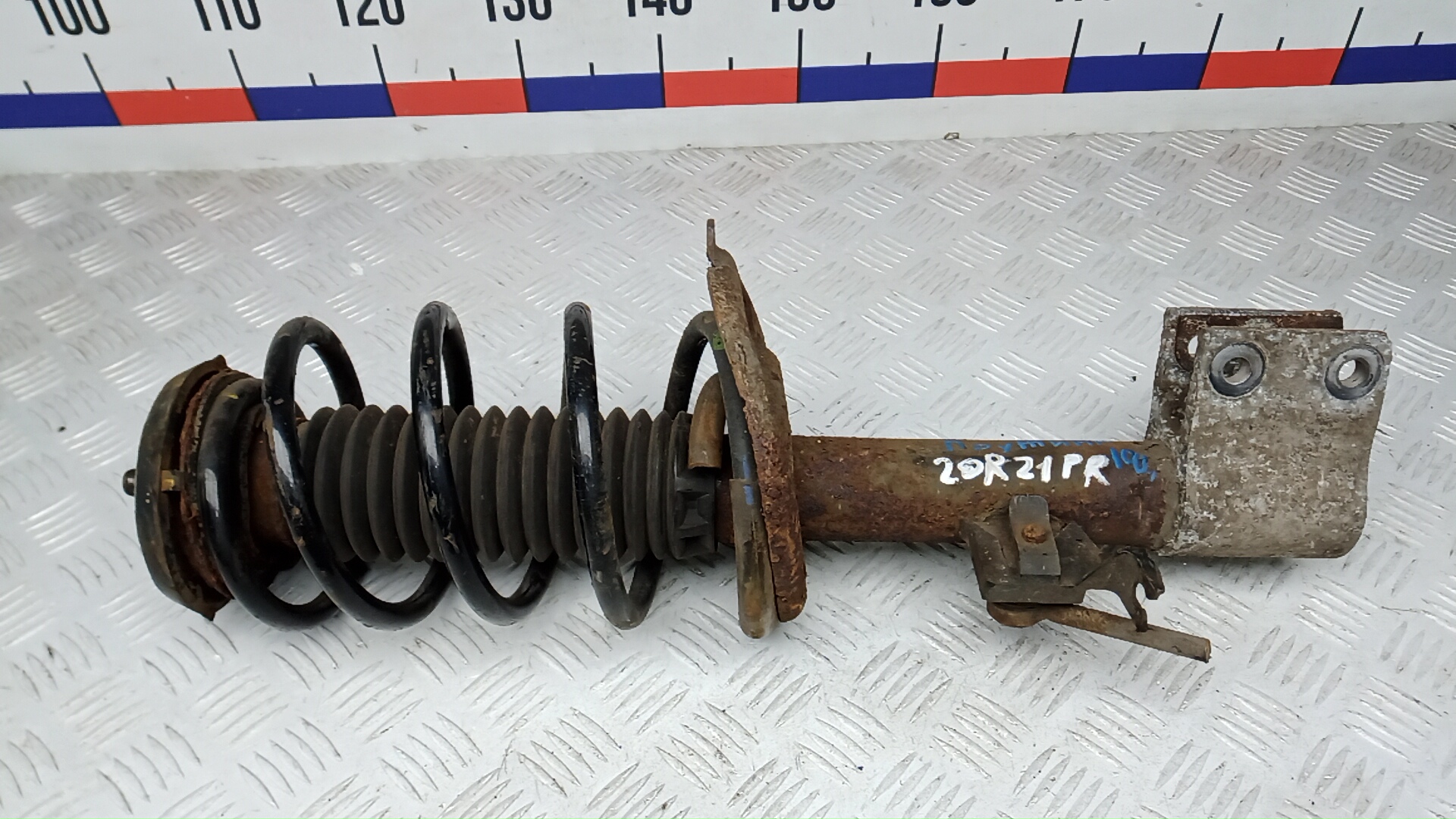 Амортизатор передний правый