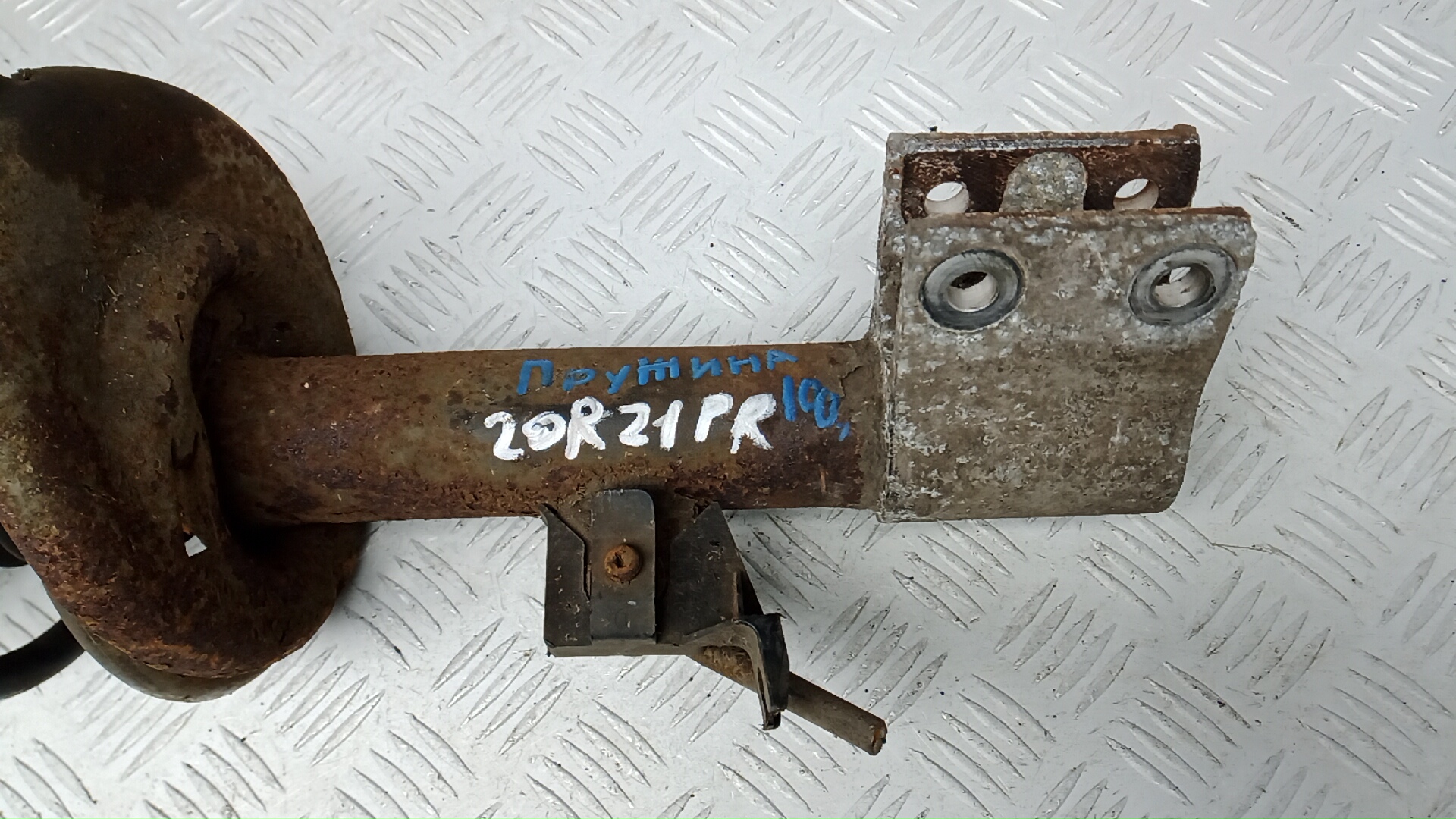 Амортизатор передний правый